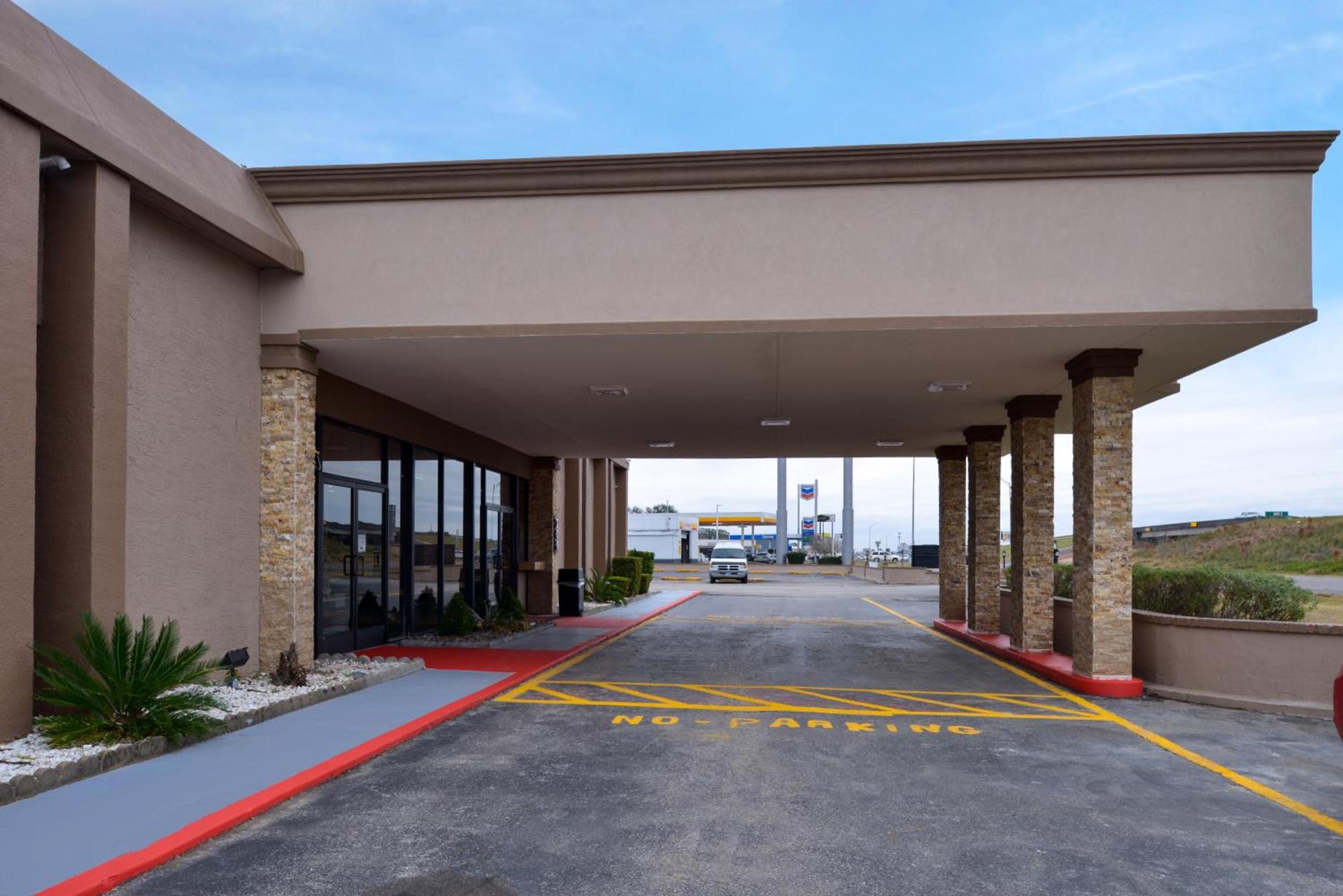 Airport Inn photo 3