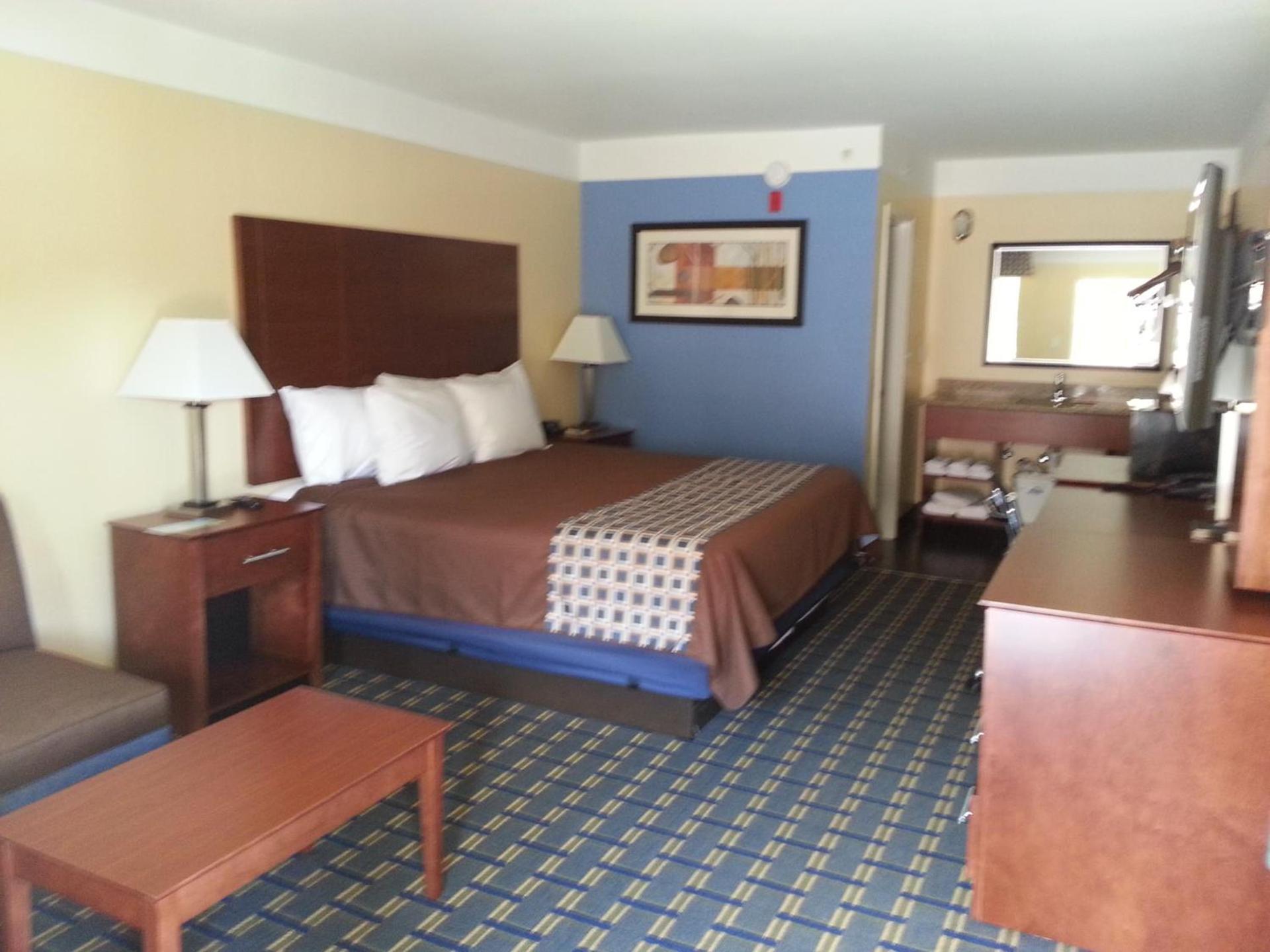 Days Inn by Wyndham Fultondale photo 25