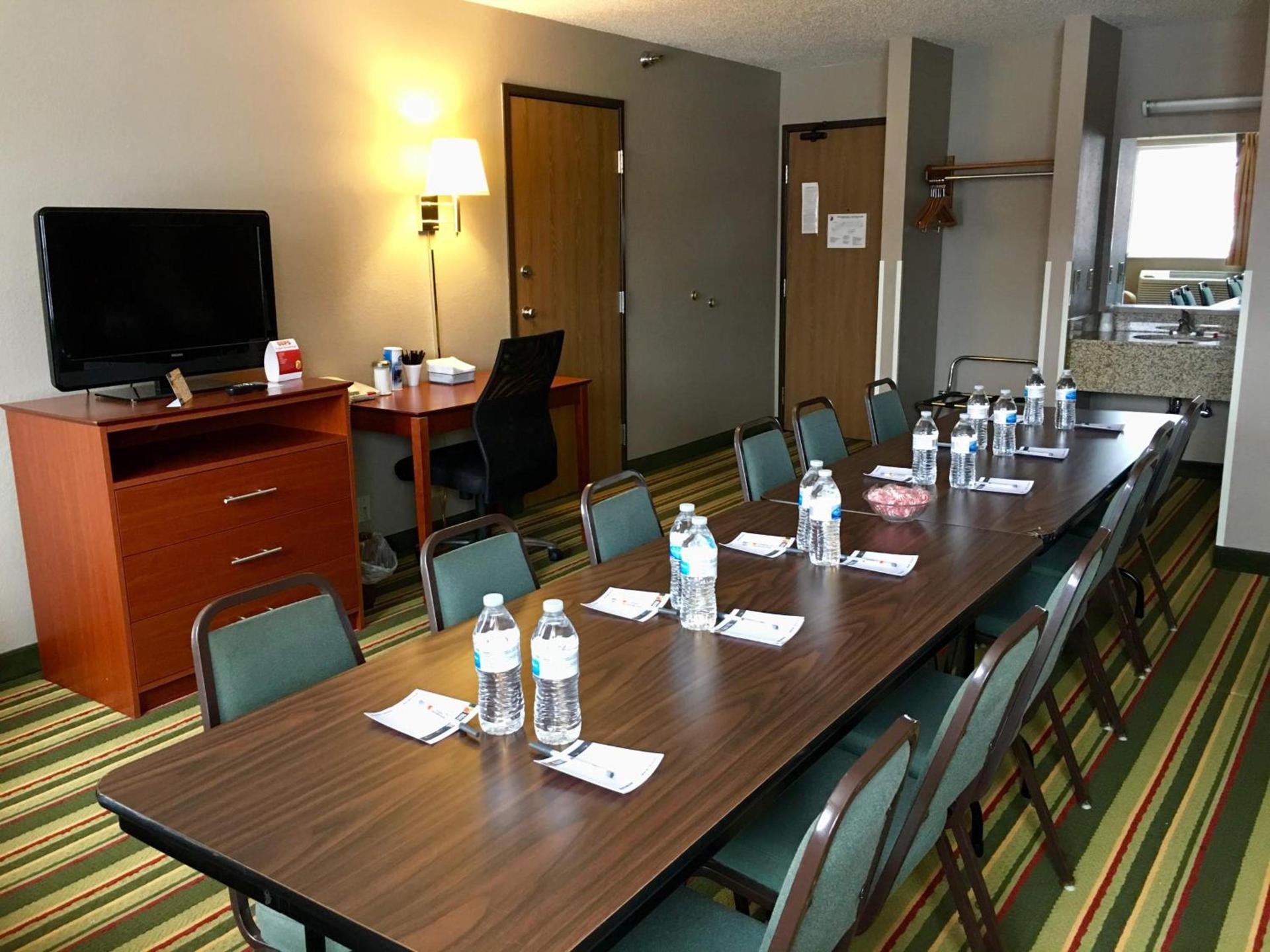 Super 8 by Wyndham Clearfield photo 22