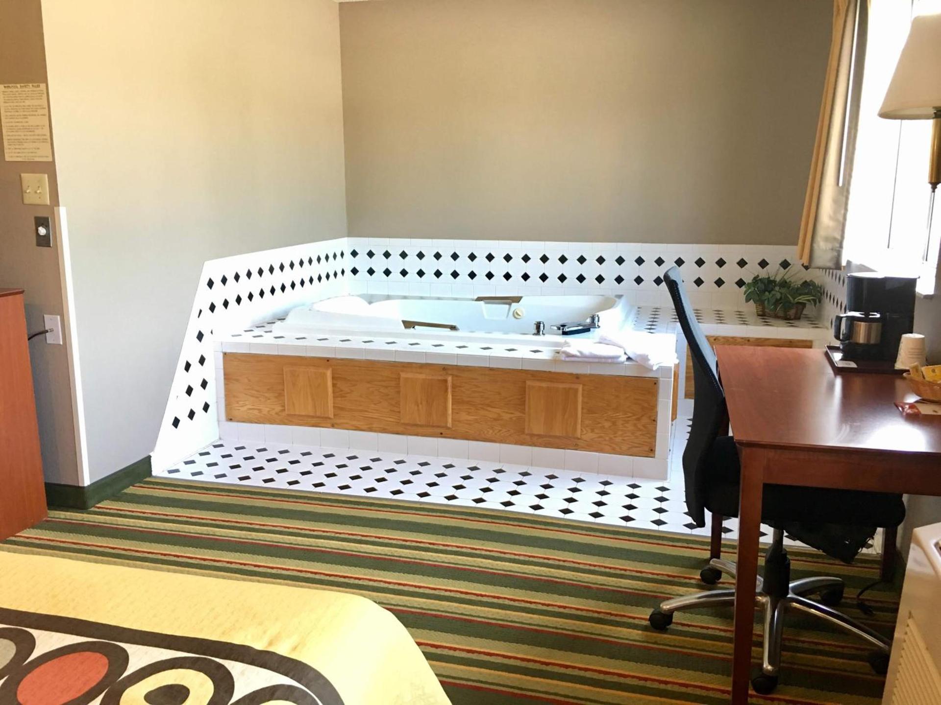 Super 8 by Wyndham Clearfield photo 24