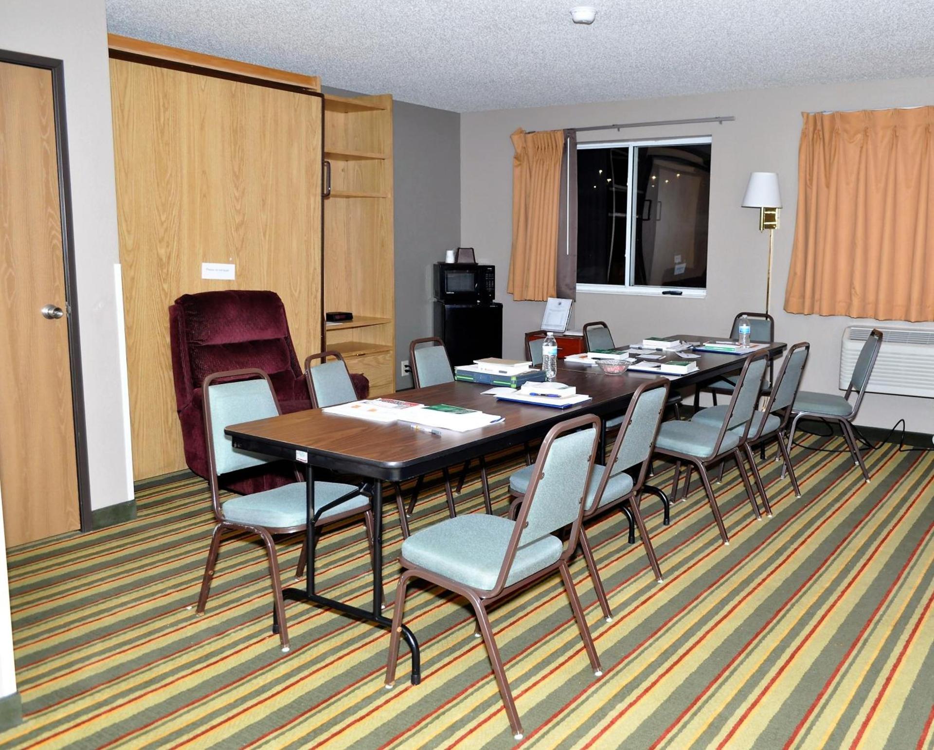 Super 8 by Wyndham Clearfield photo 26