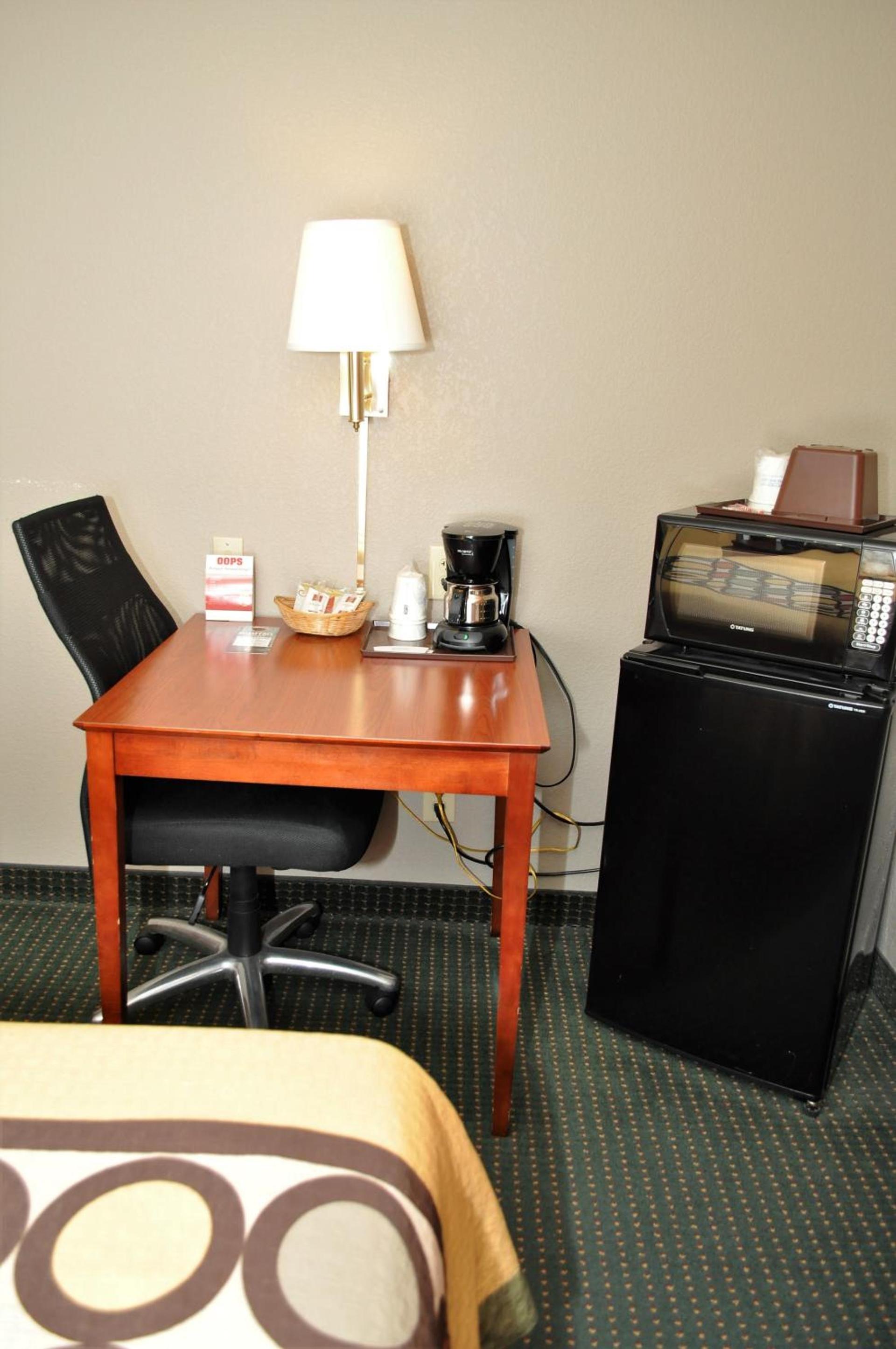Super 8 by Wyndham Clearfield photo 33