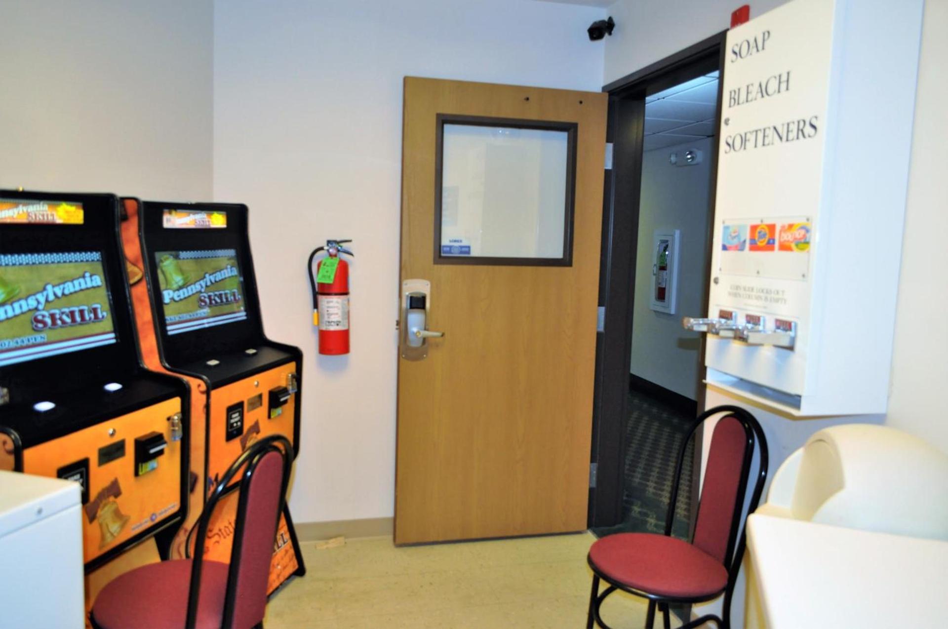 Super 8 by Wyndham Clearfield photo 44