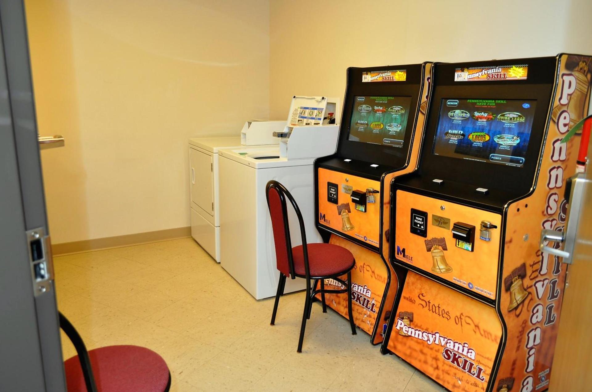 Super 8 by Wyndham Clearfield photo 45