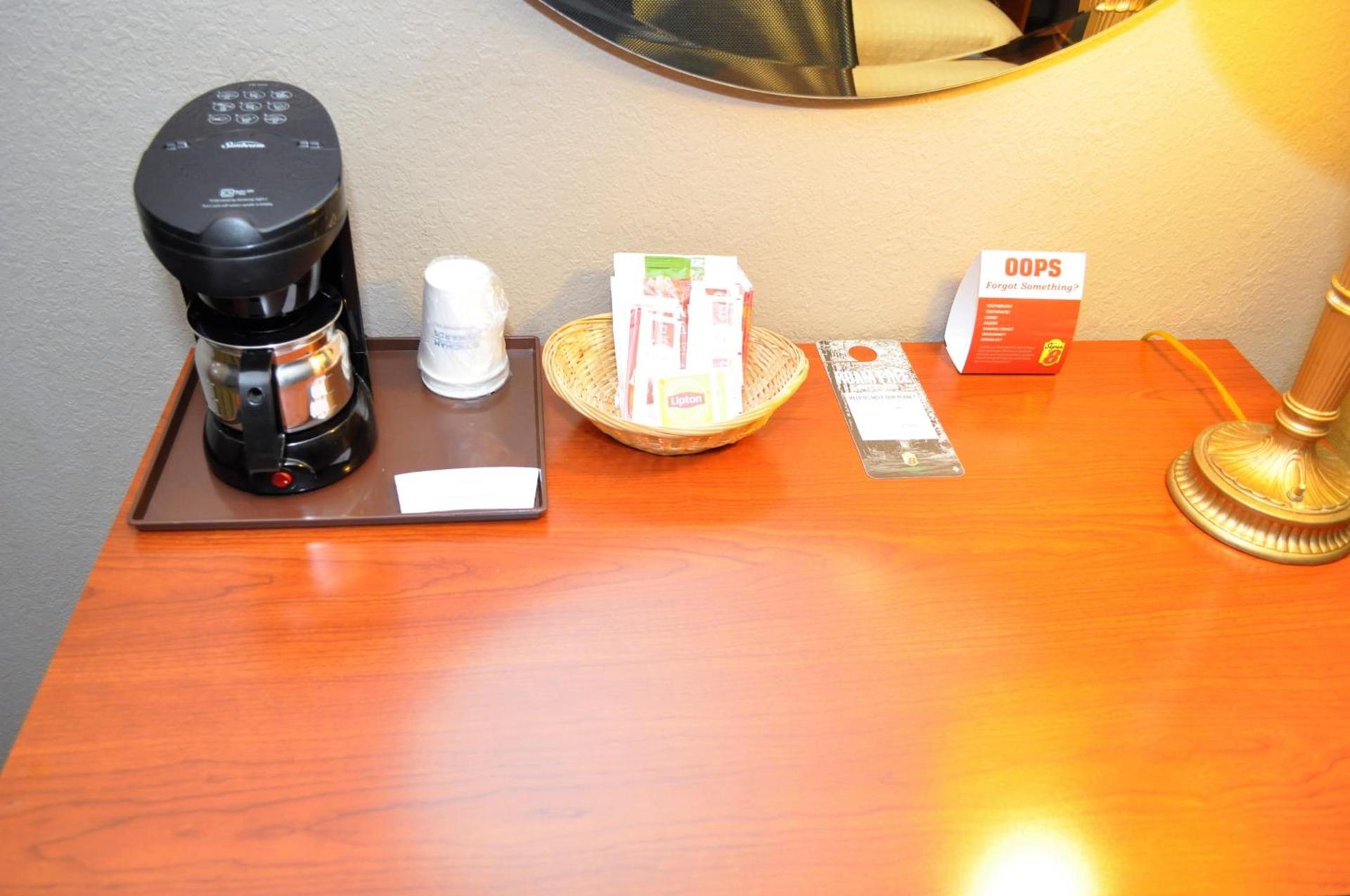 Super 8 by Wyndham Clearfield photo 47
