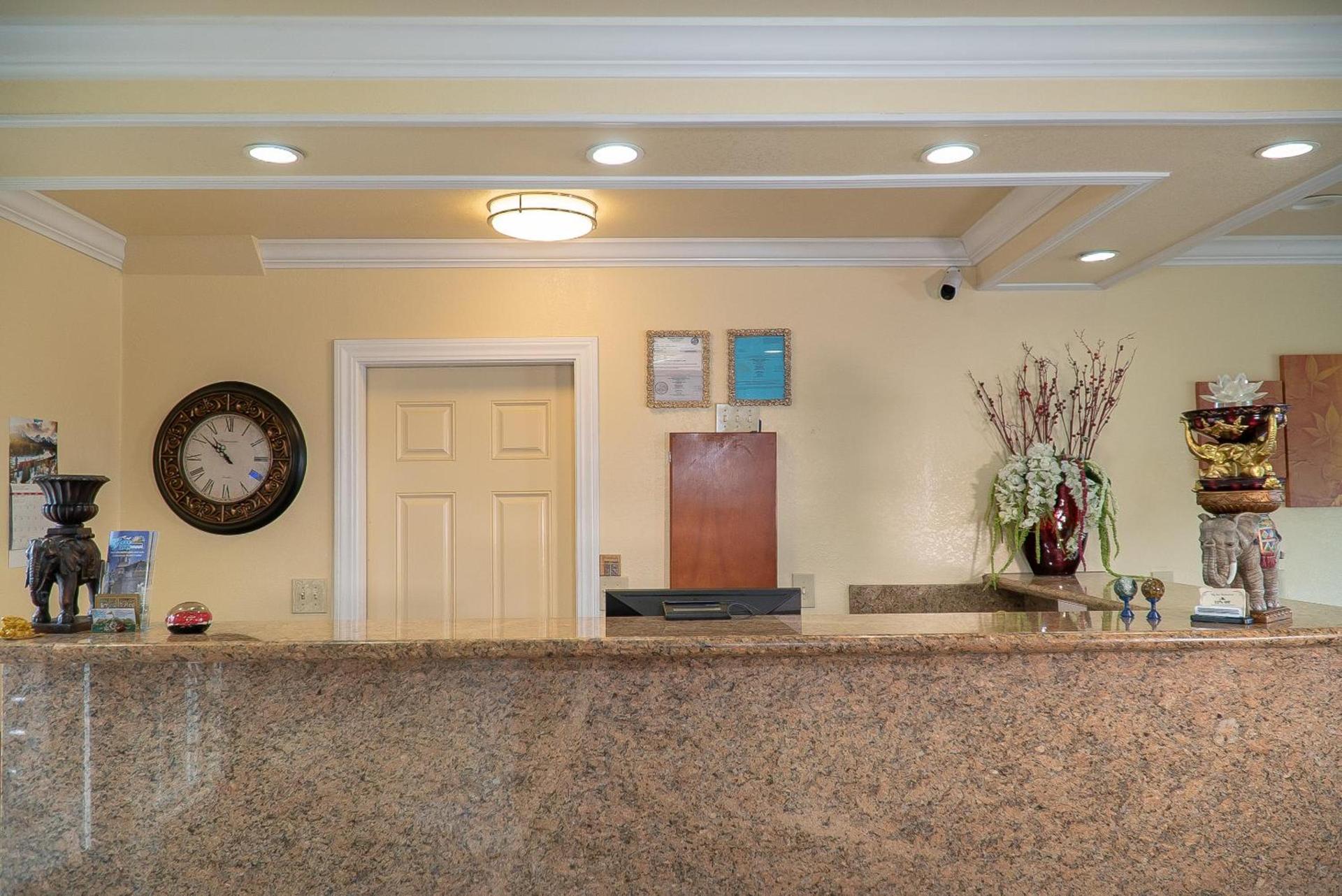 Sea Breeze Inn - San Simeon photo 14