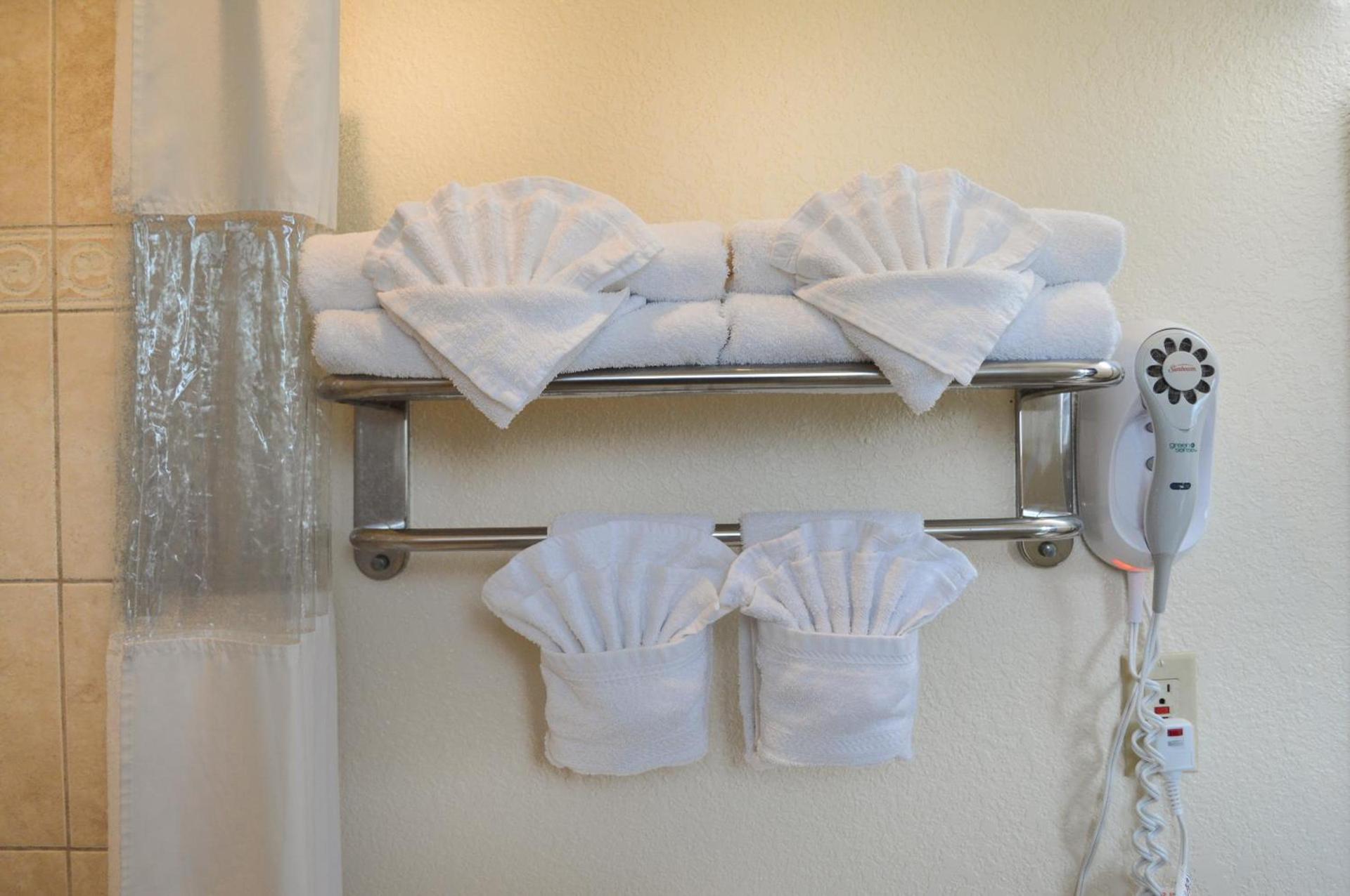 Sea Breeze Inn - San Simeon photo 31