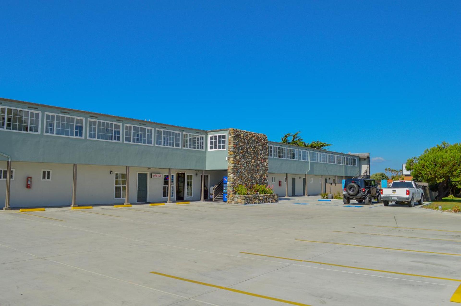 Sea Breeze Inn - San Simeon photo 33