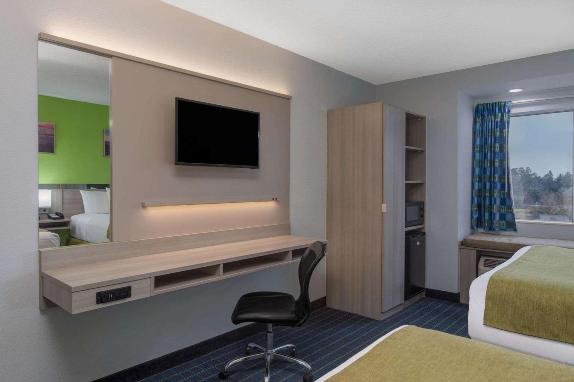 Microtel Inn by Wyndham Lake Norman photo 17