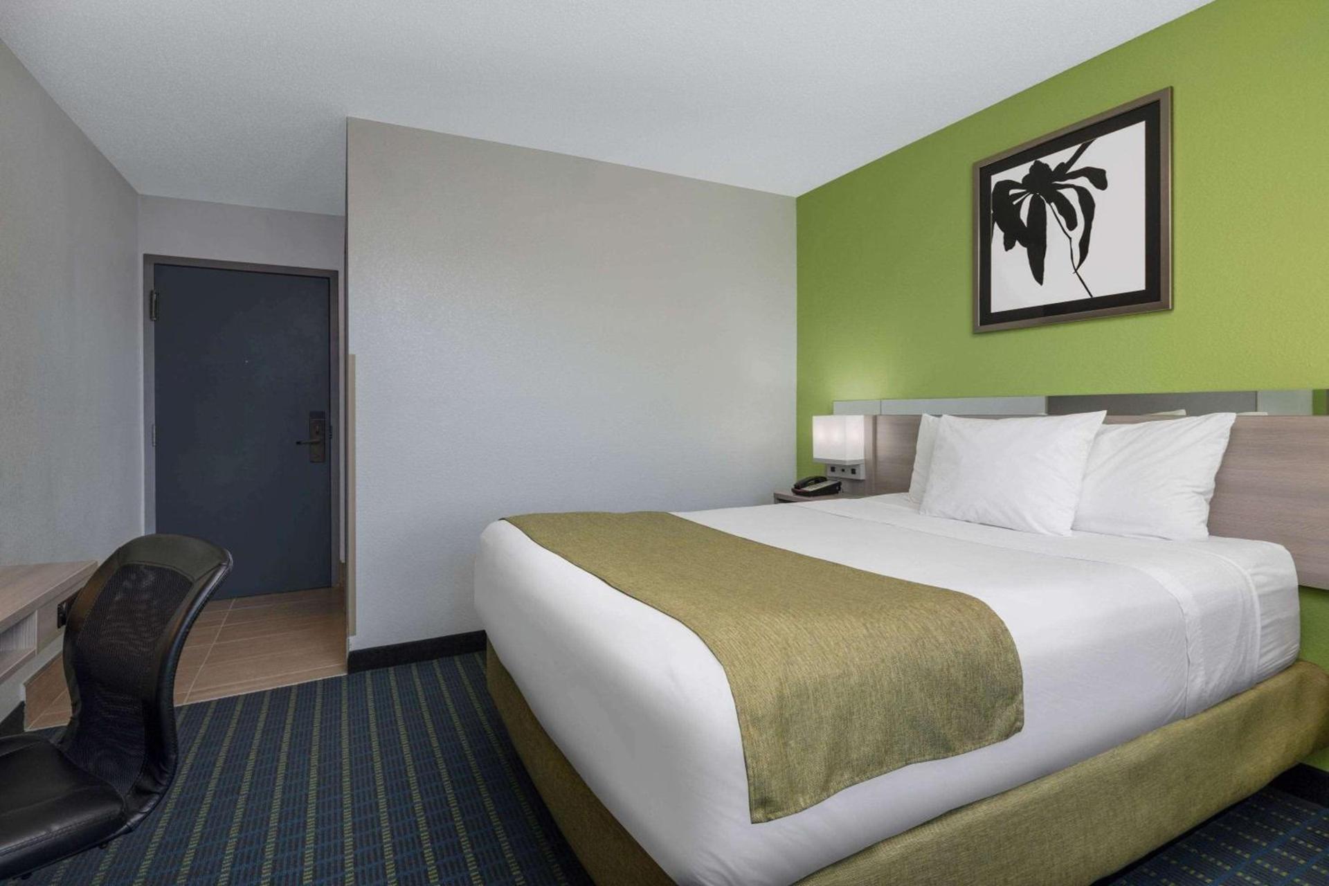 Microtel Inn by Wyndham Lake Norman photo 11