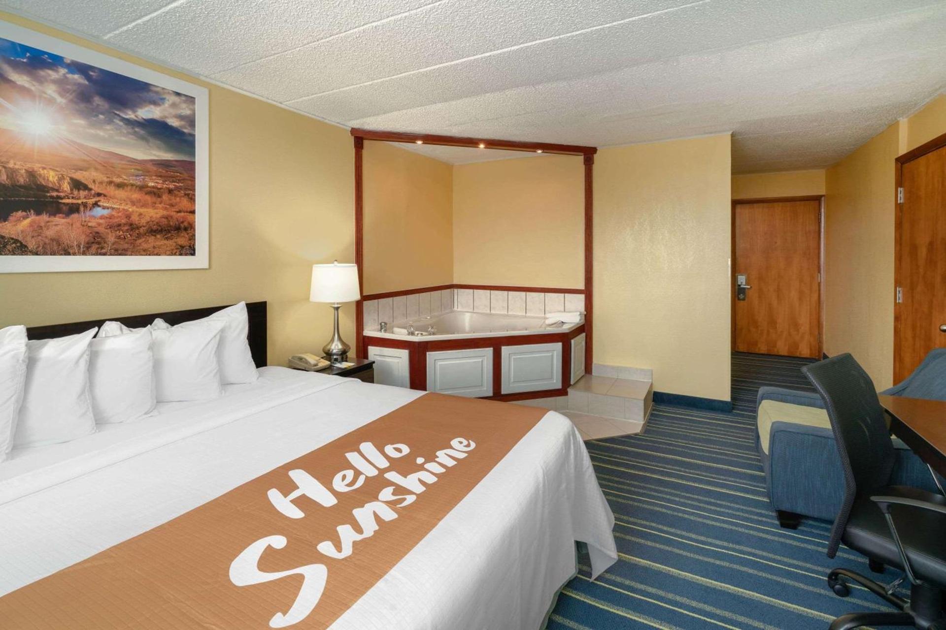 Days Inn by Wyndham Scranton PA photo 12