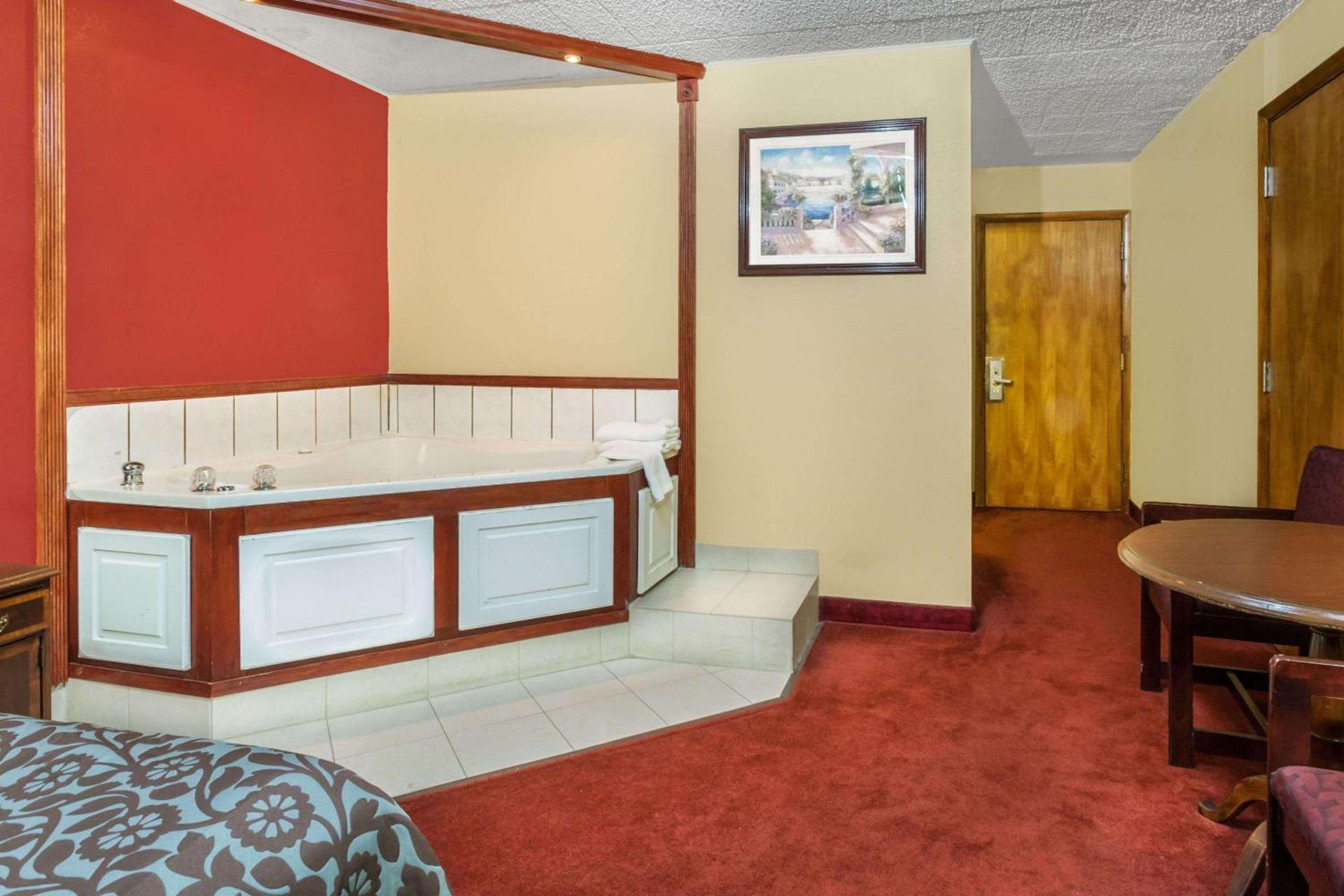 Days Inn by Wyndham Scranton PA photo 20