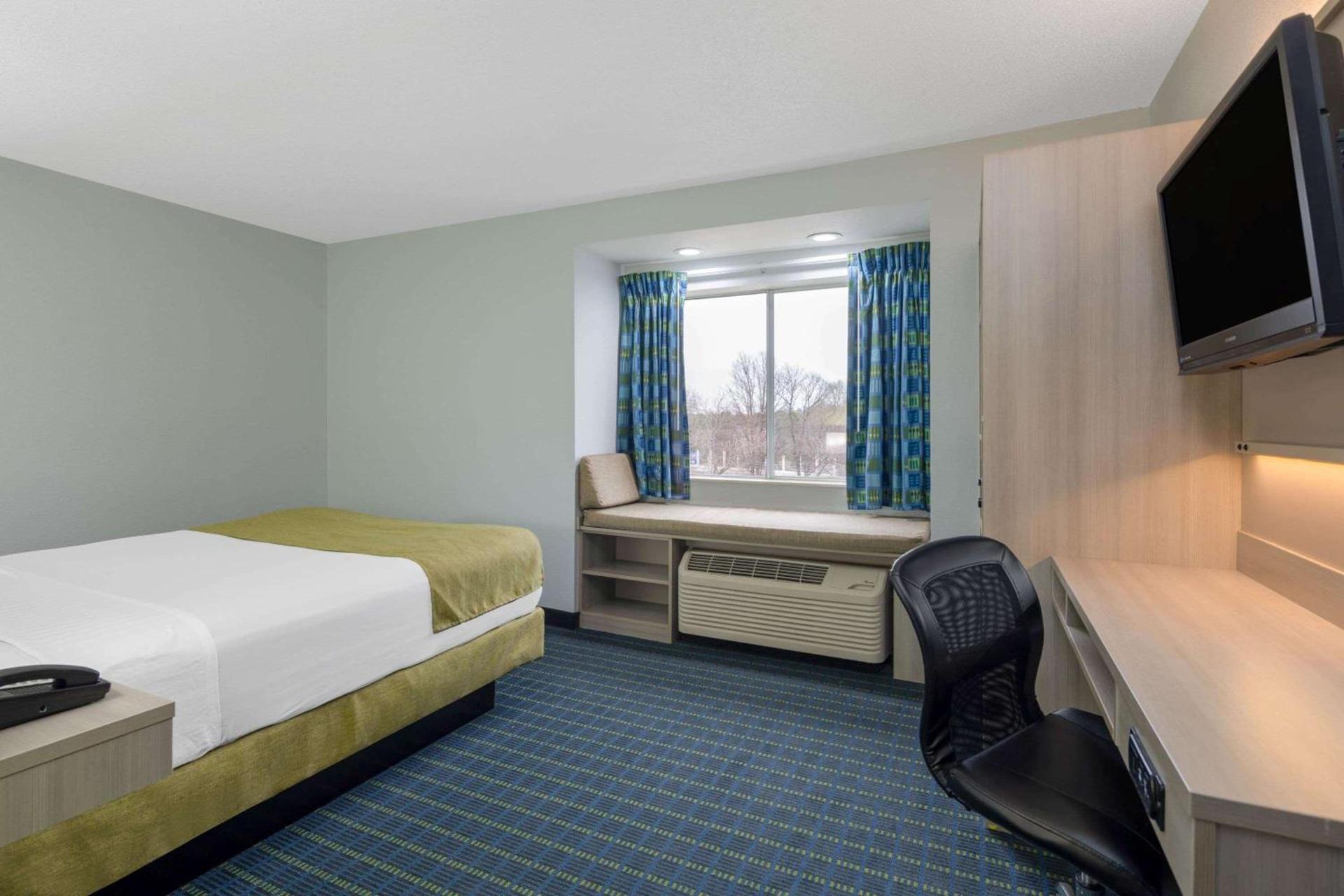 Microtel Inn by Wyndham Lake Norman photo 18