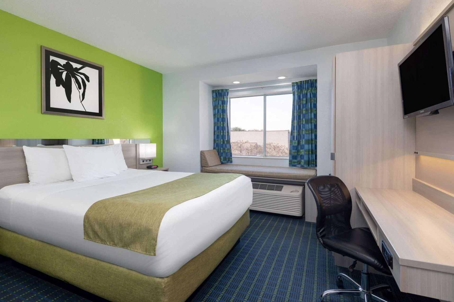 Microtel Inn by Wyndham Lake Norman photo 12