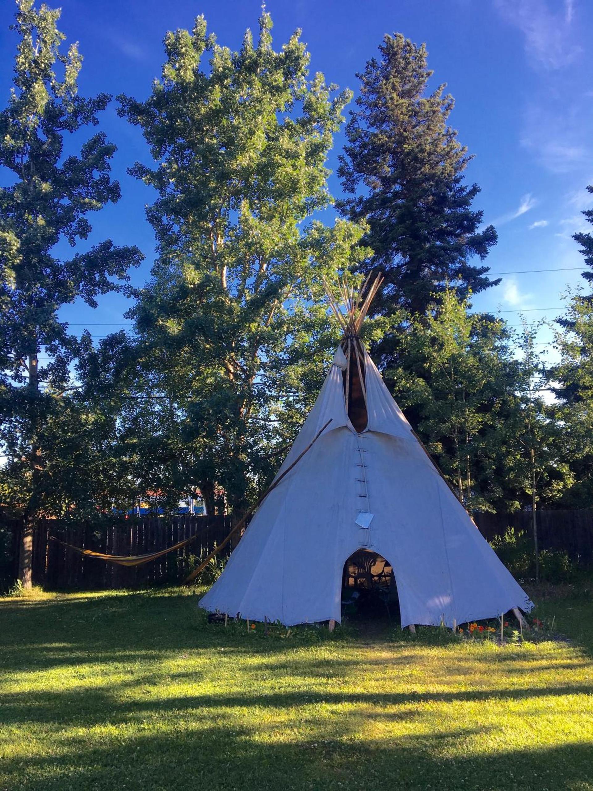 Base Camp Anchorage Hostel photo 10