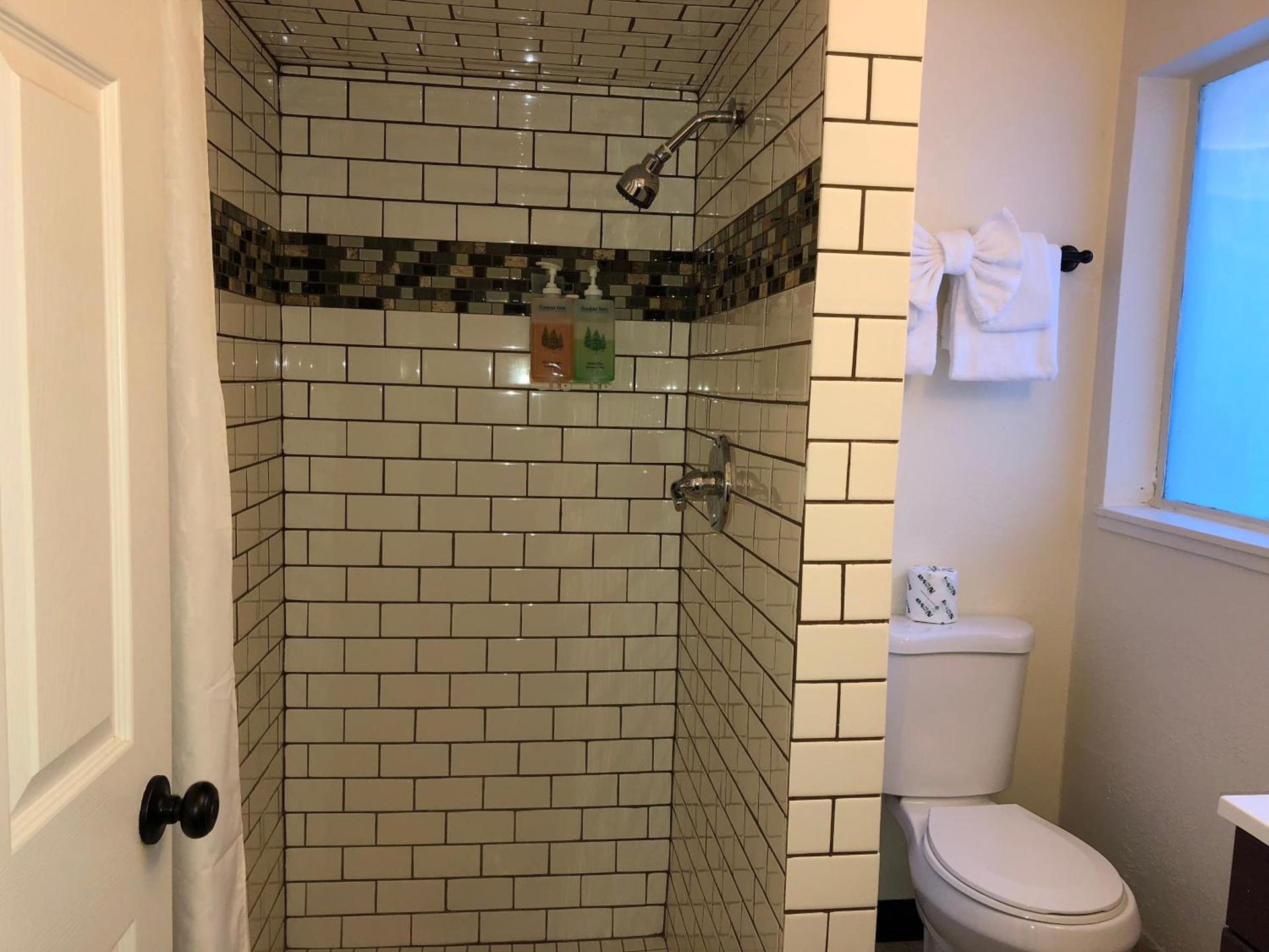 Cedar Inn & Suites photo 24