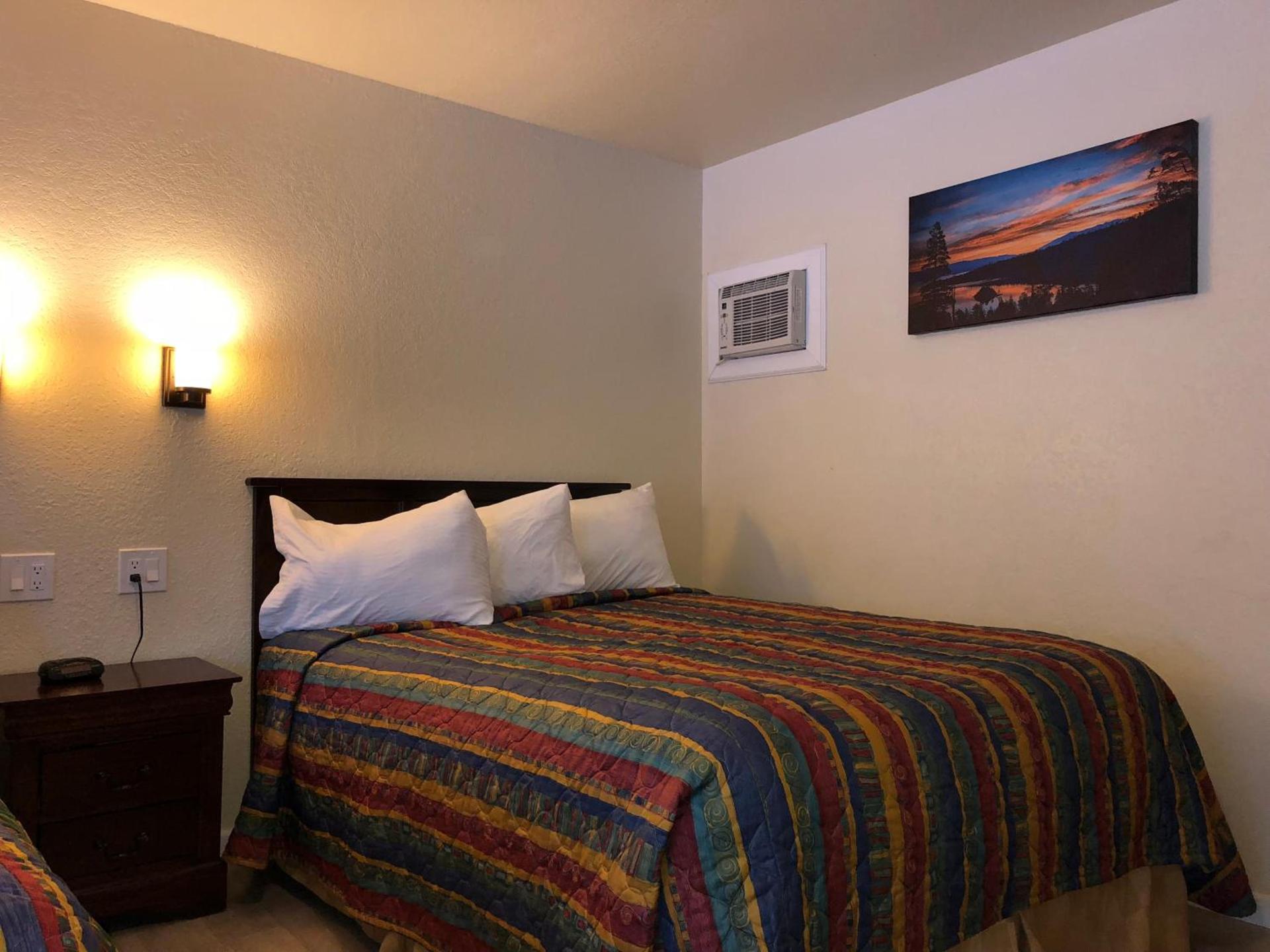 Cedar Inn & Suites photo 12