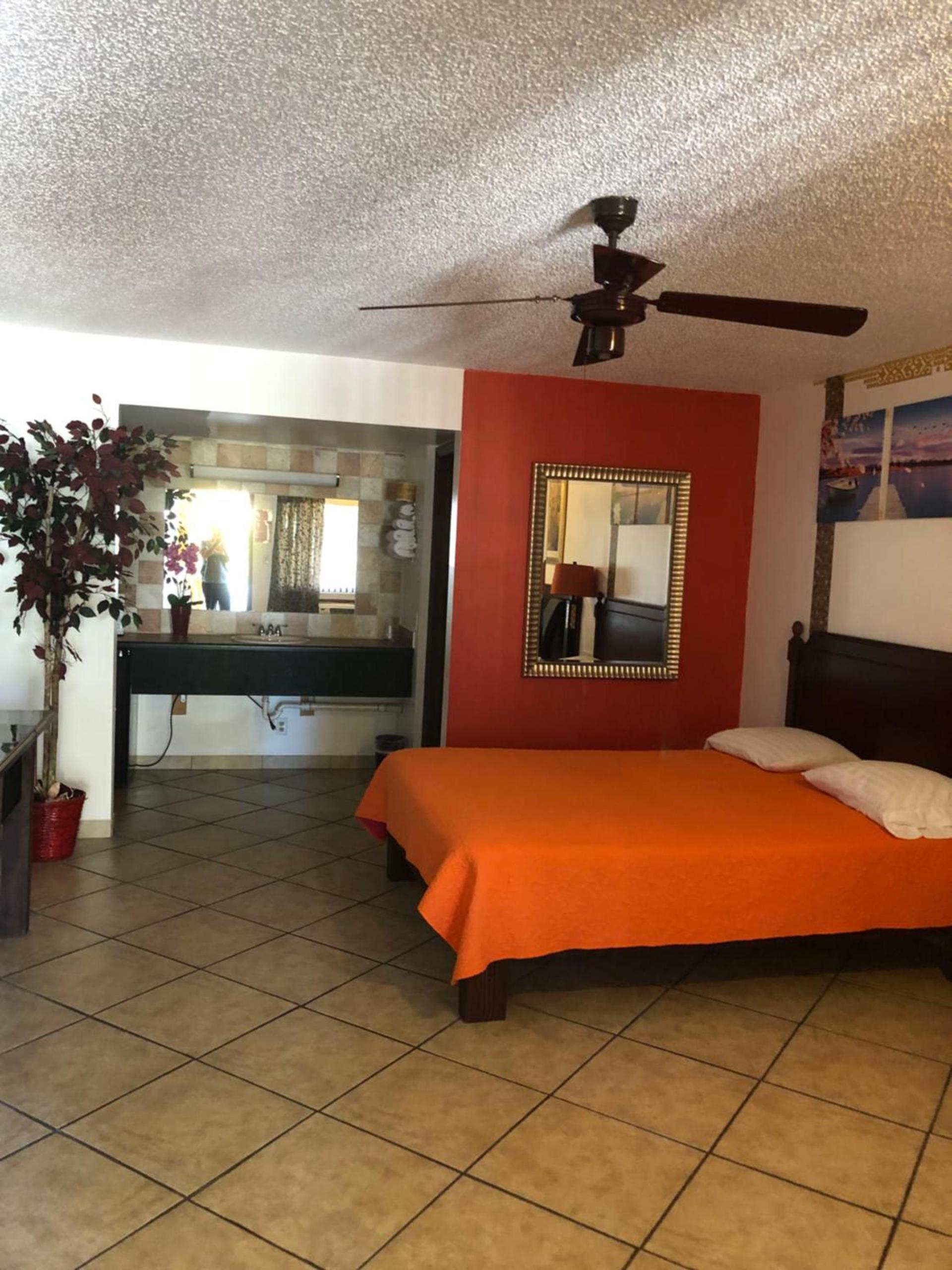 Lago Motor Inn photo 9