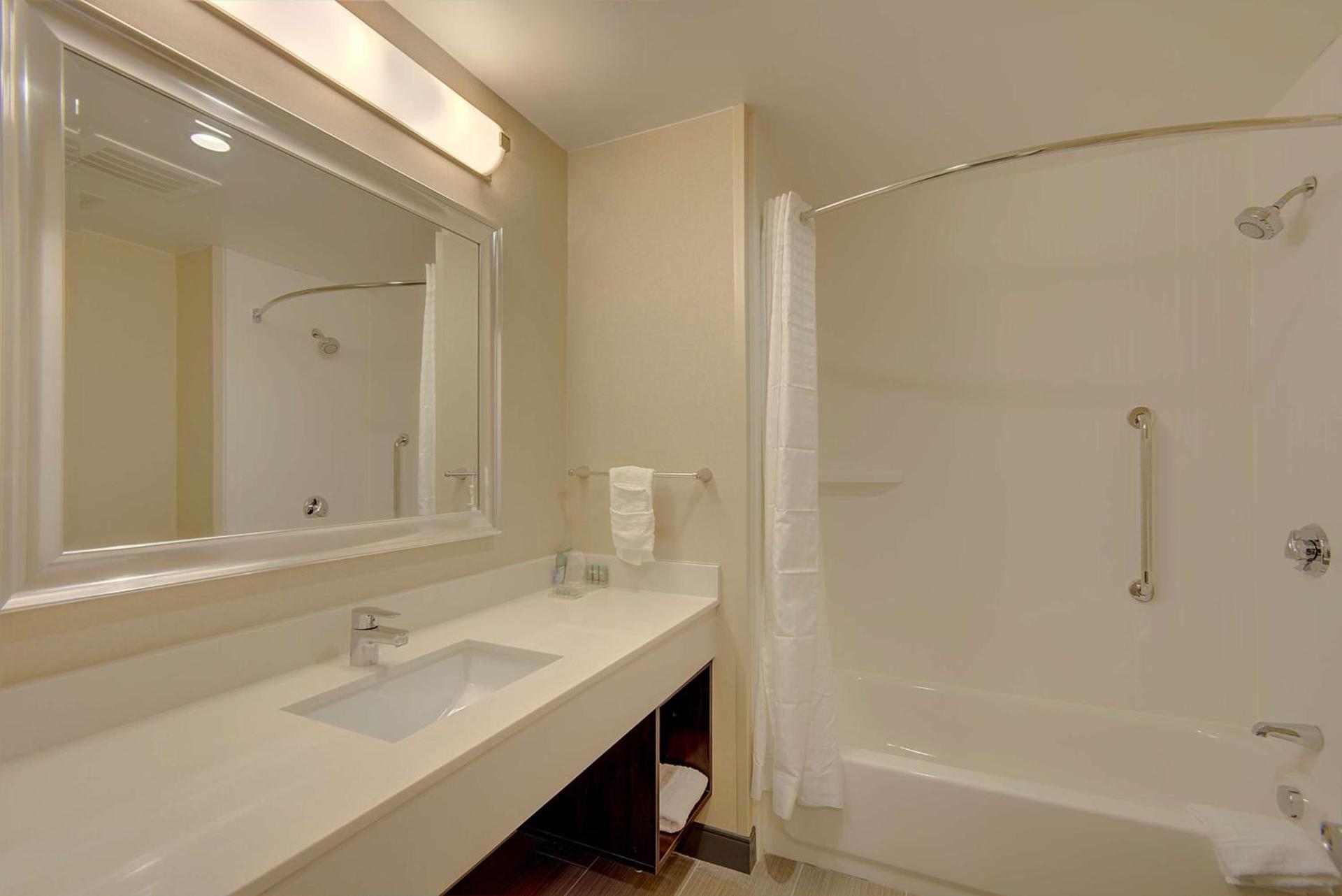 Best Western Hampshire Inn & Suites photo 24