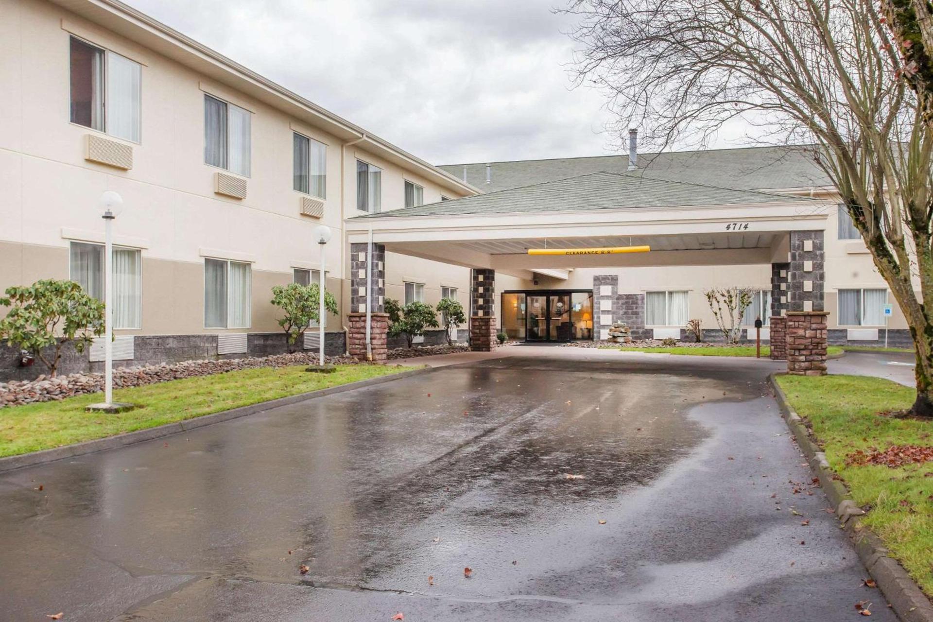 Comfort Suites Near Vancouver Mall photo 44