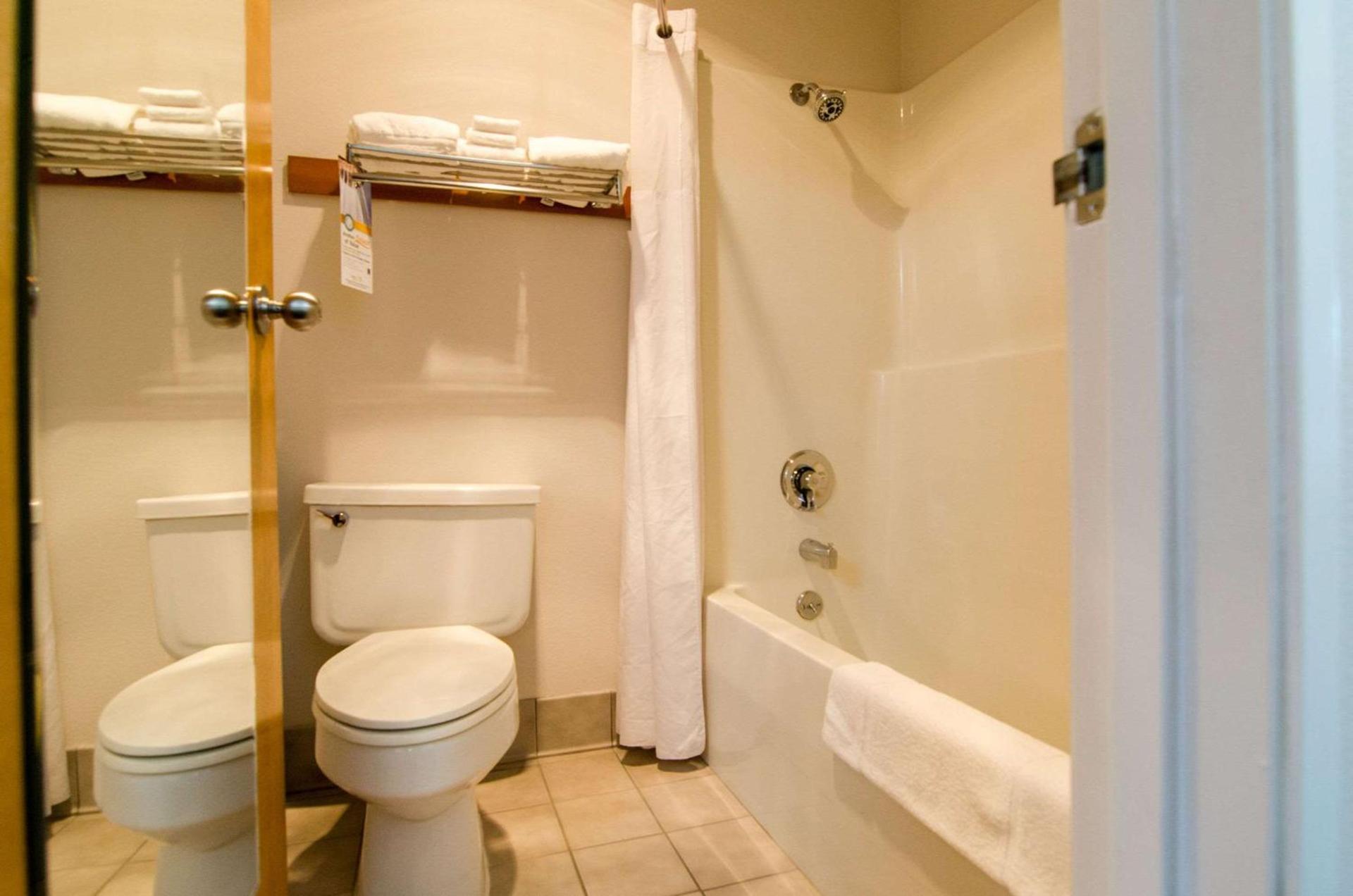 Cottage Grove Inn photo 8