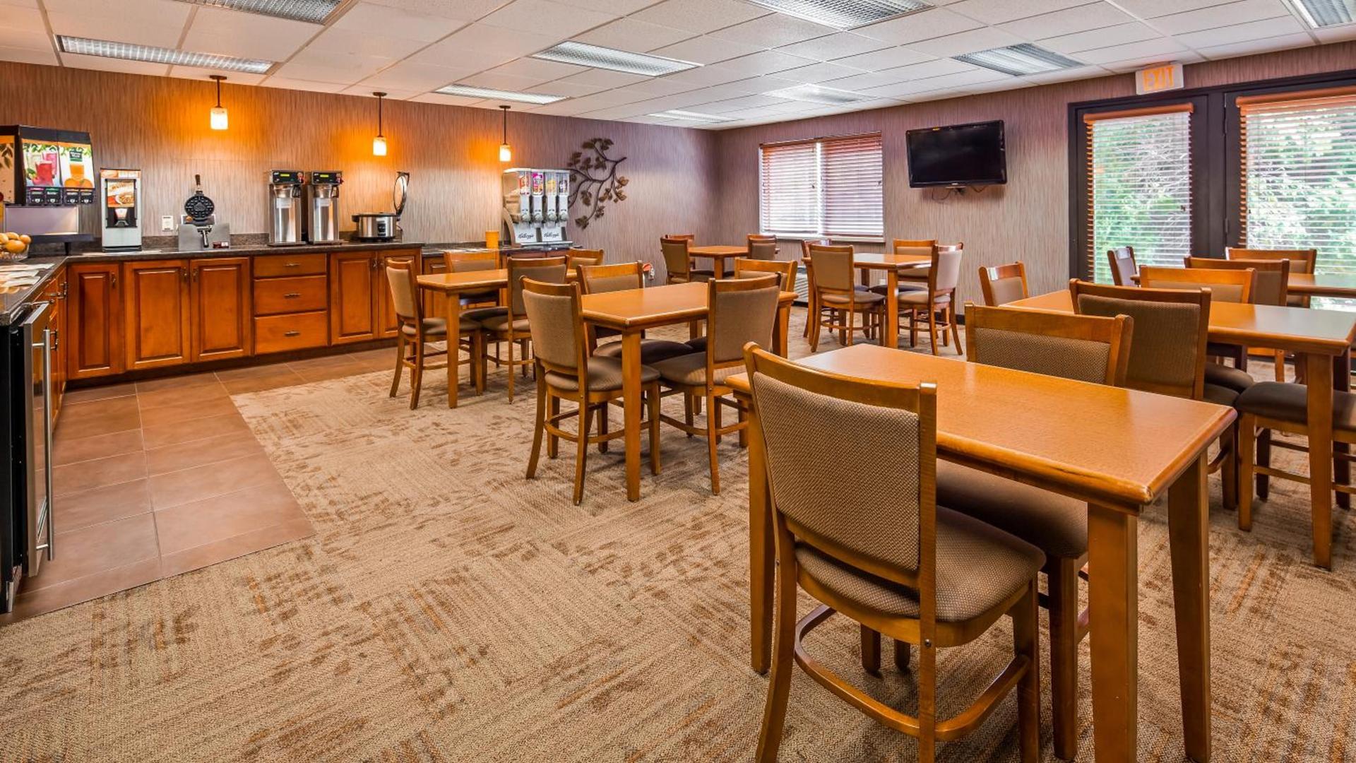 Best Western Plus Concord Inn photo 39