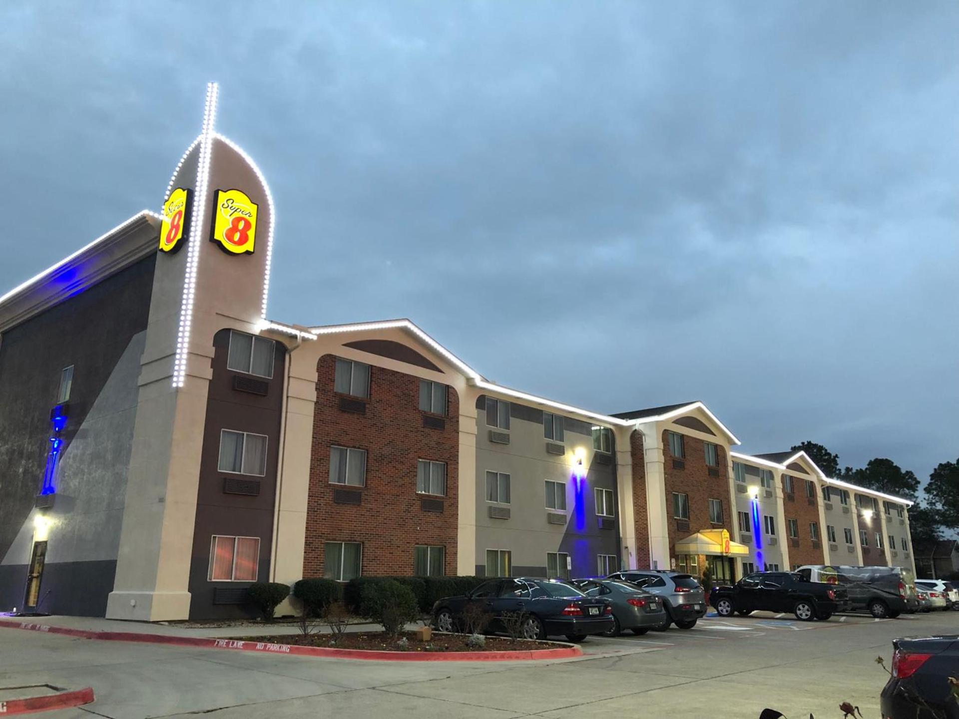 Super 8 by Wyndham Bedford DFW Airport West photo 19