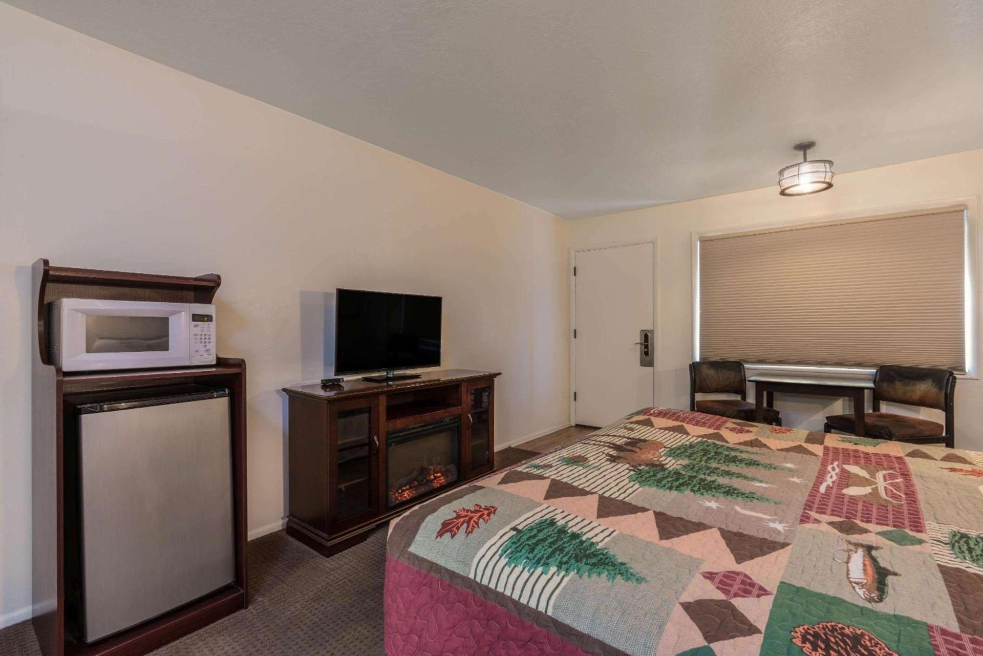 High Desert Inn photo 21