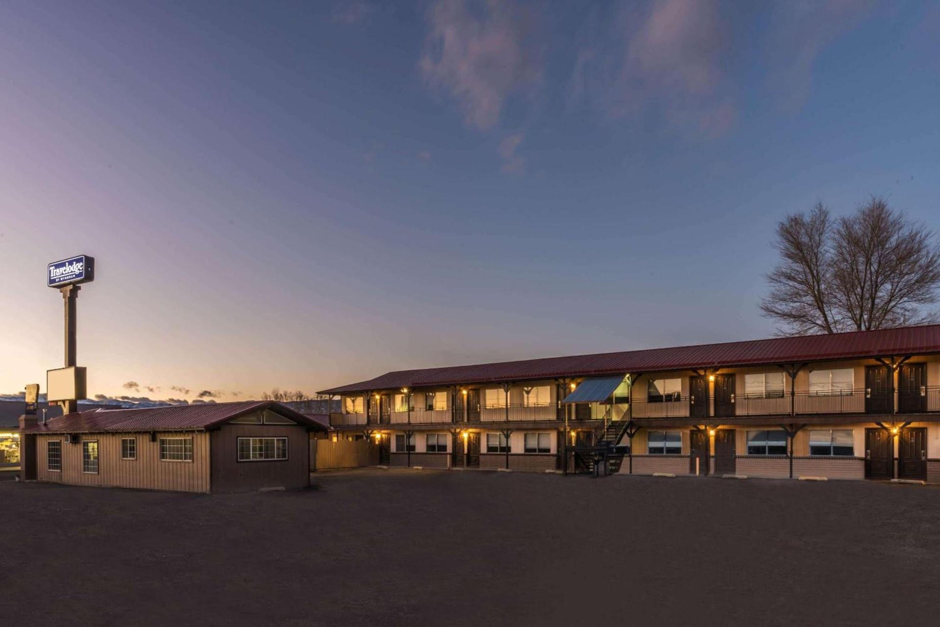 High Desert Inn photo 9