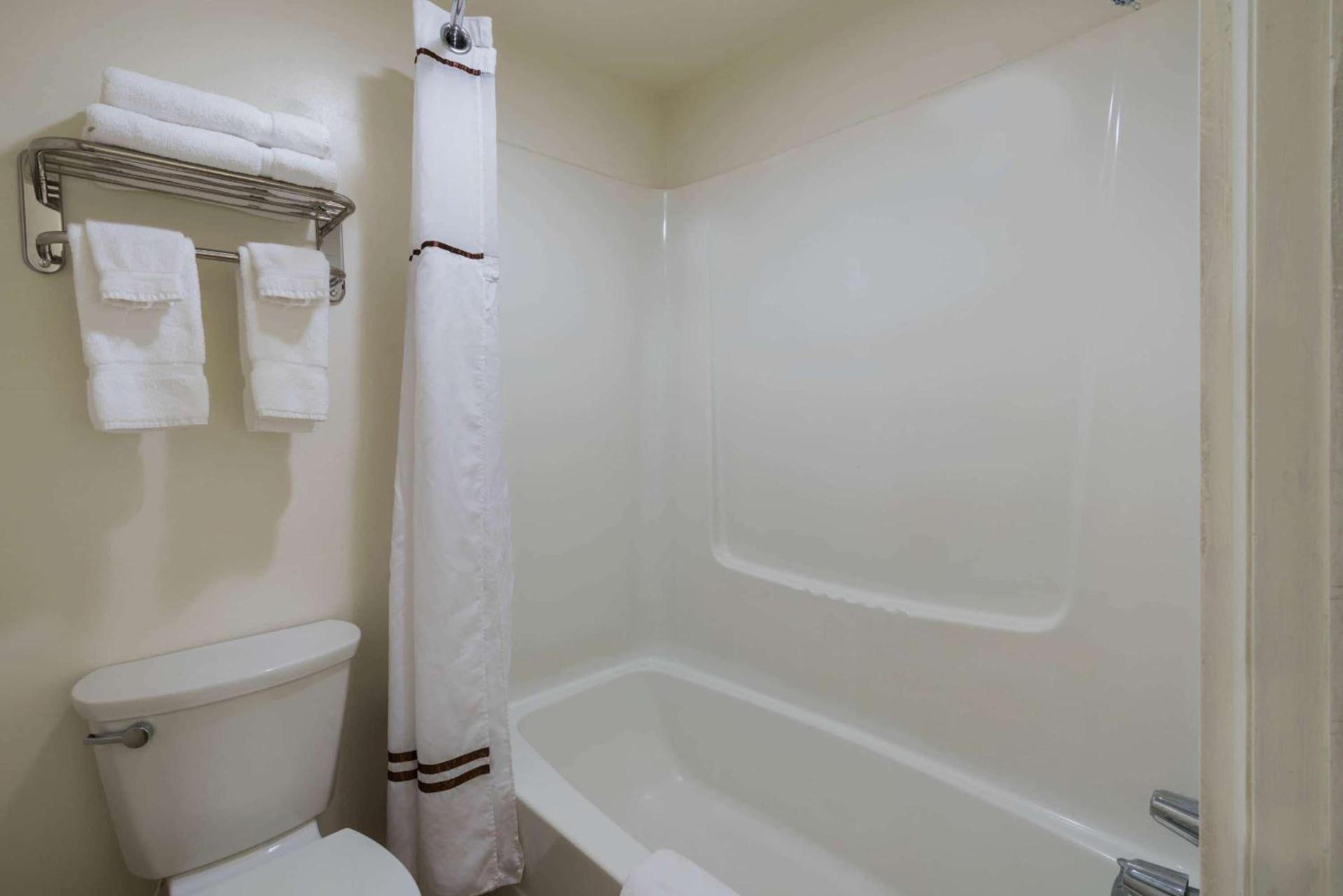 High Desert Inn photo 17