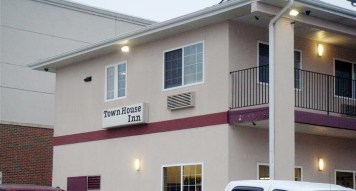 Townhouse Inn & Suites Omaha photo 1