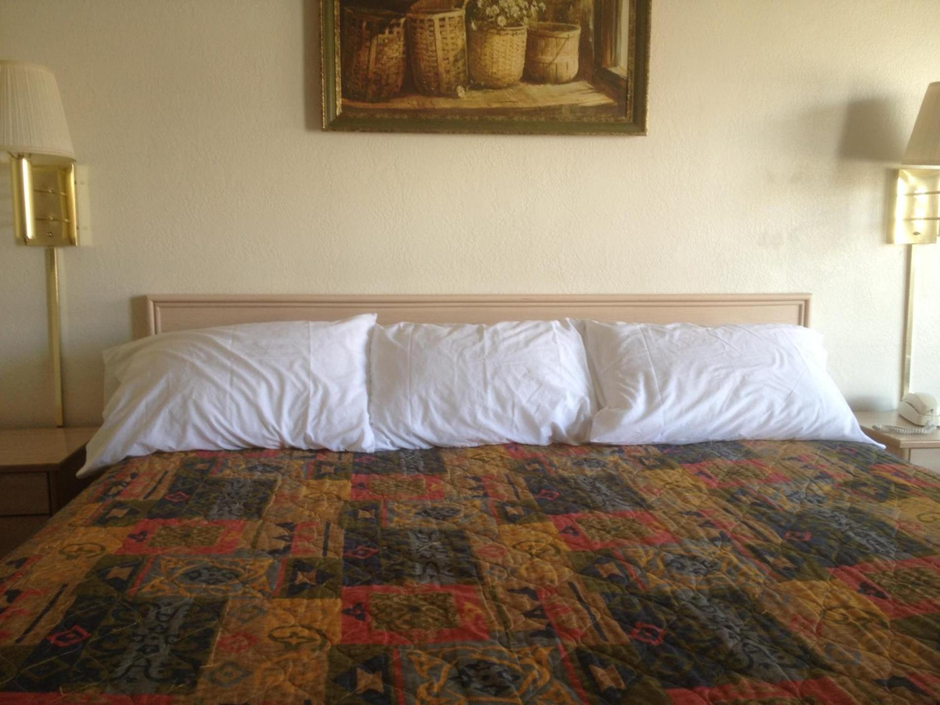 Economy Inn Alamogordo photo 11
