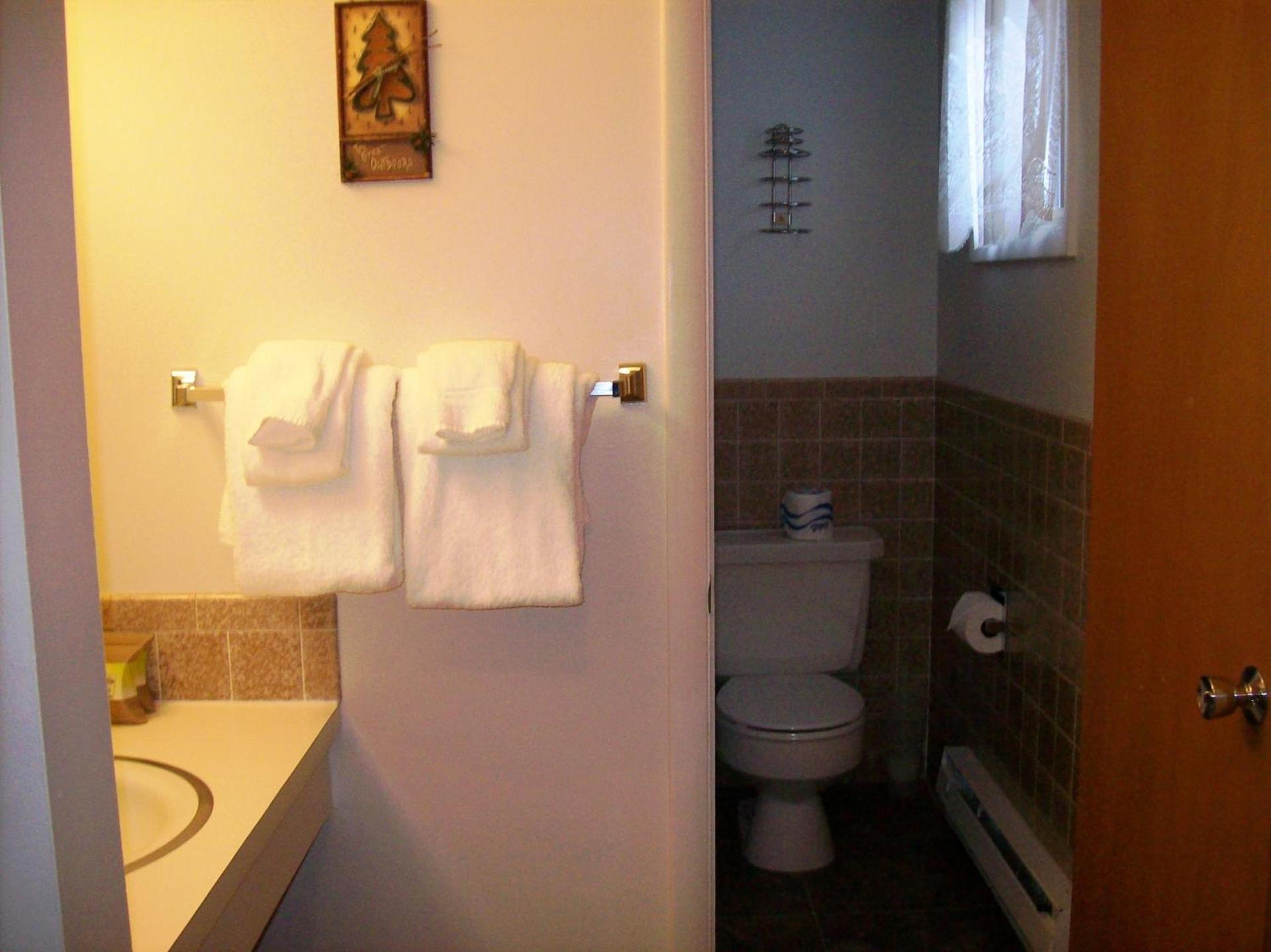 Western Riviera Lakeside Lodging photo 3