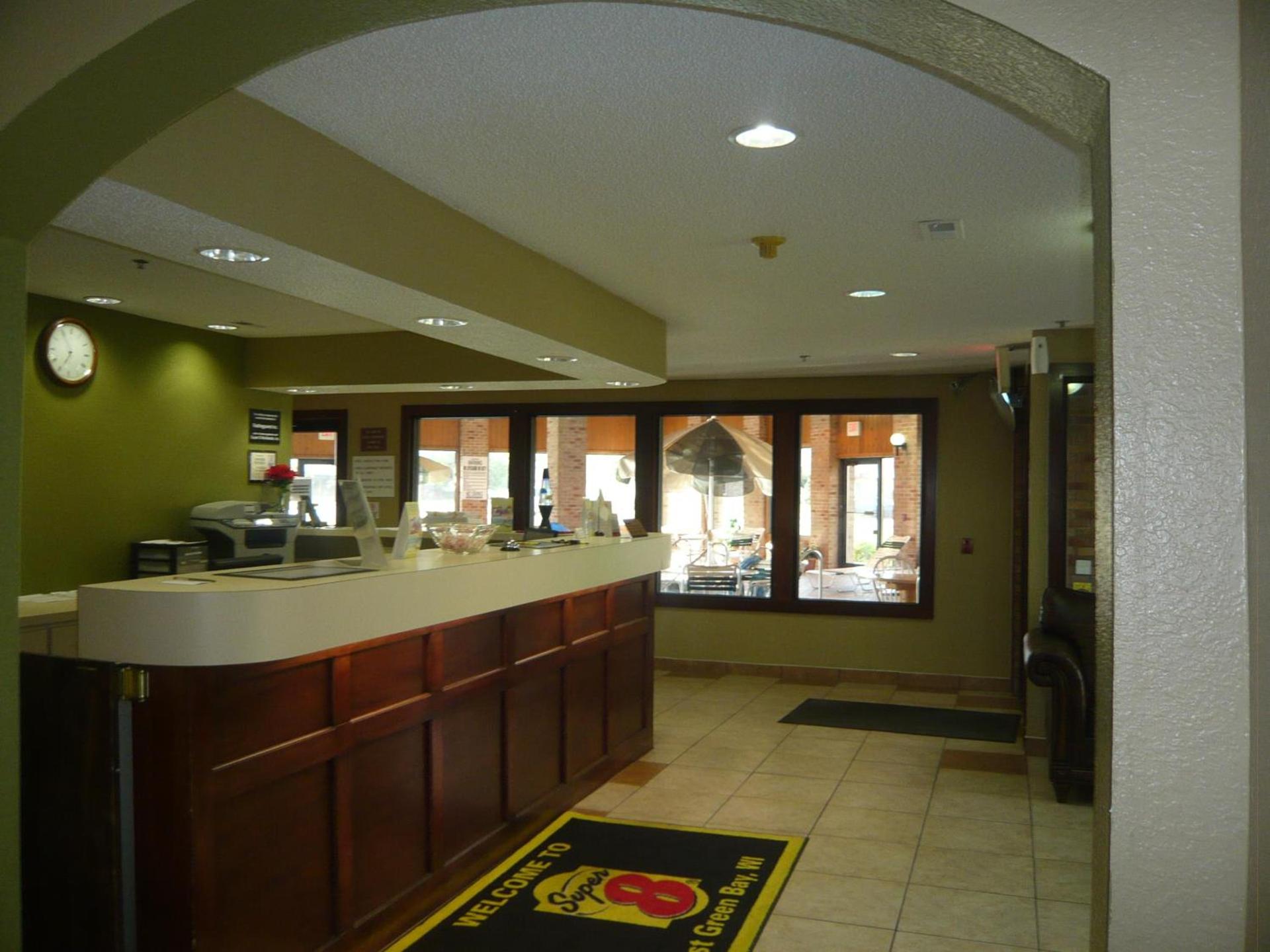 Super 8 by Wyndham Green Bay I-43 Bus. Park photo 26