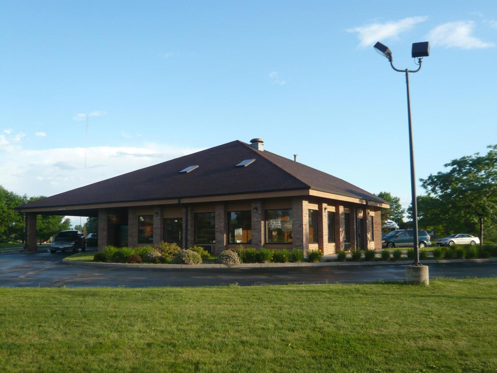Super 8 by Wyndham Green Bay I-43 Bus. Park photo 25