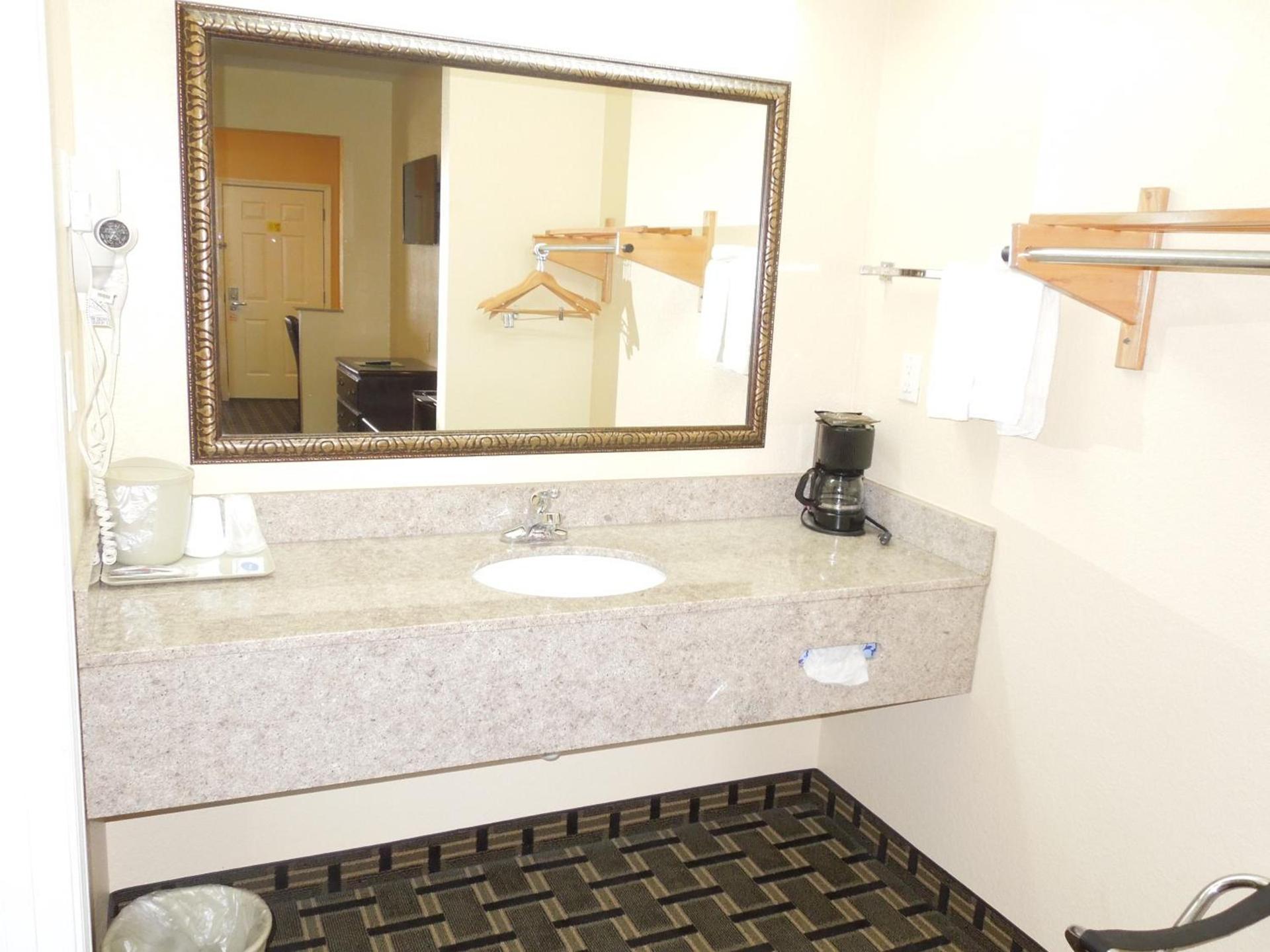 Homegate Inn & Suites West Memphis photo 10