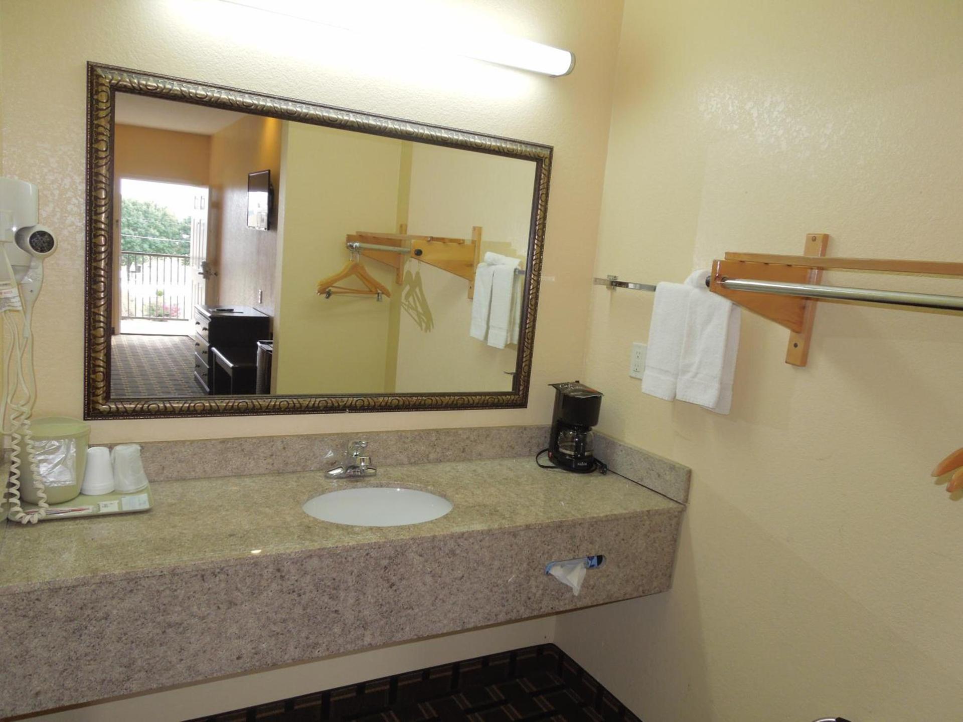 Homegate Inn & Suites West Memphis photo 12