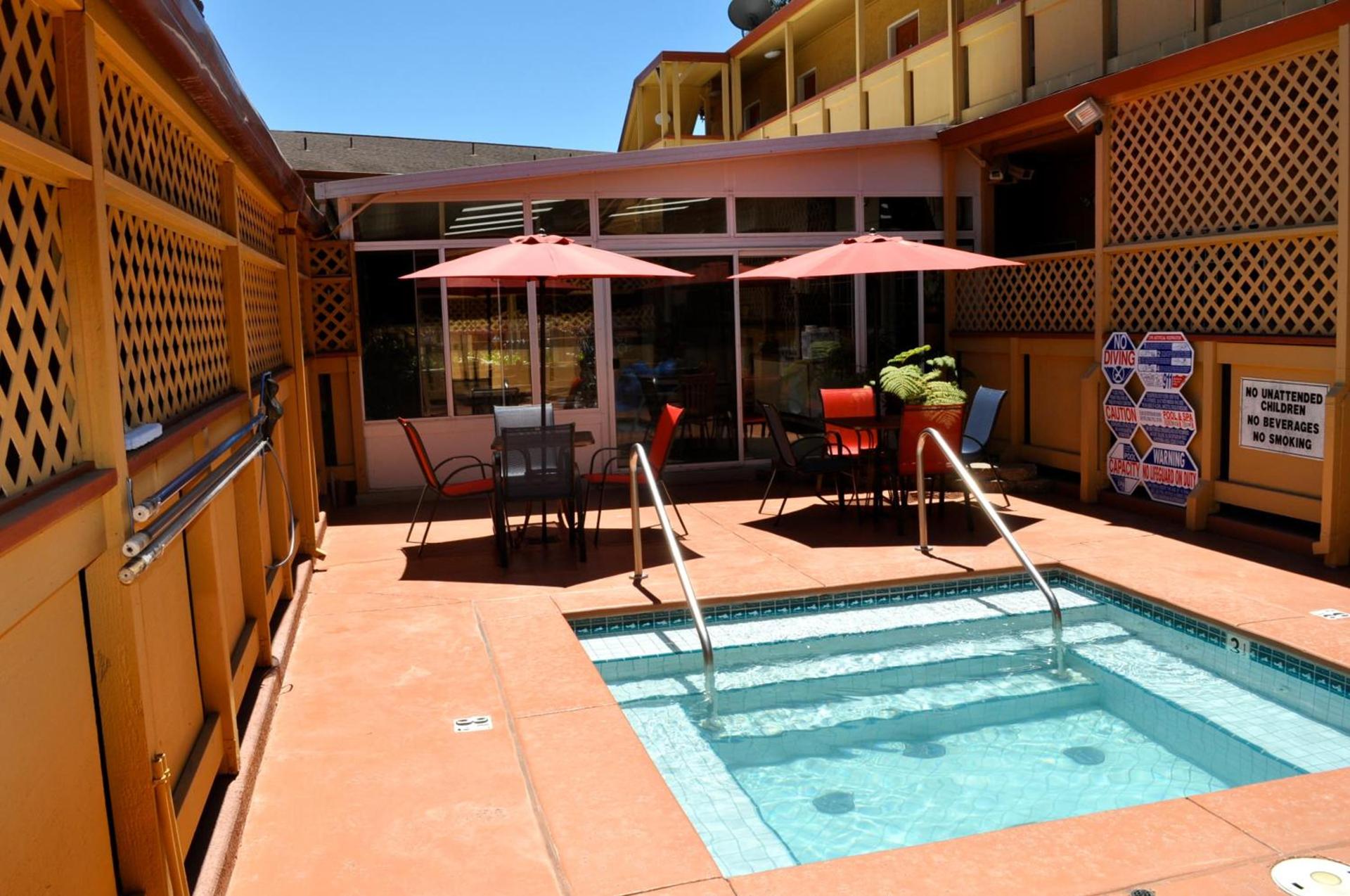 Howard Johnson by Wyndham Santa Cruz photo 60
