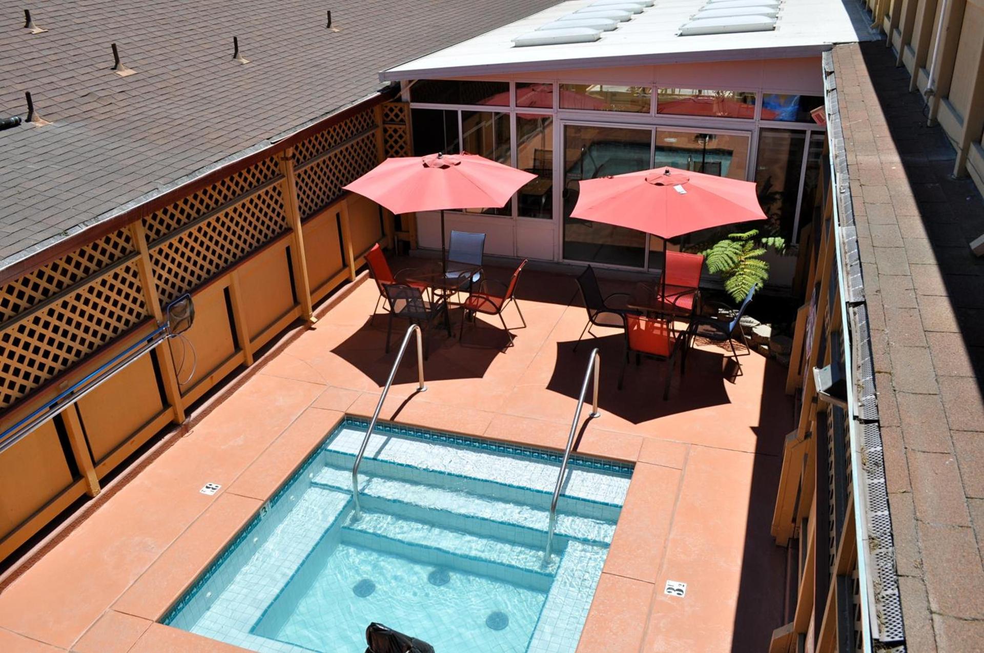 Howard Johnson by Wyndham Santa Cruz photo 24