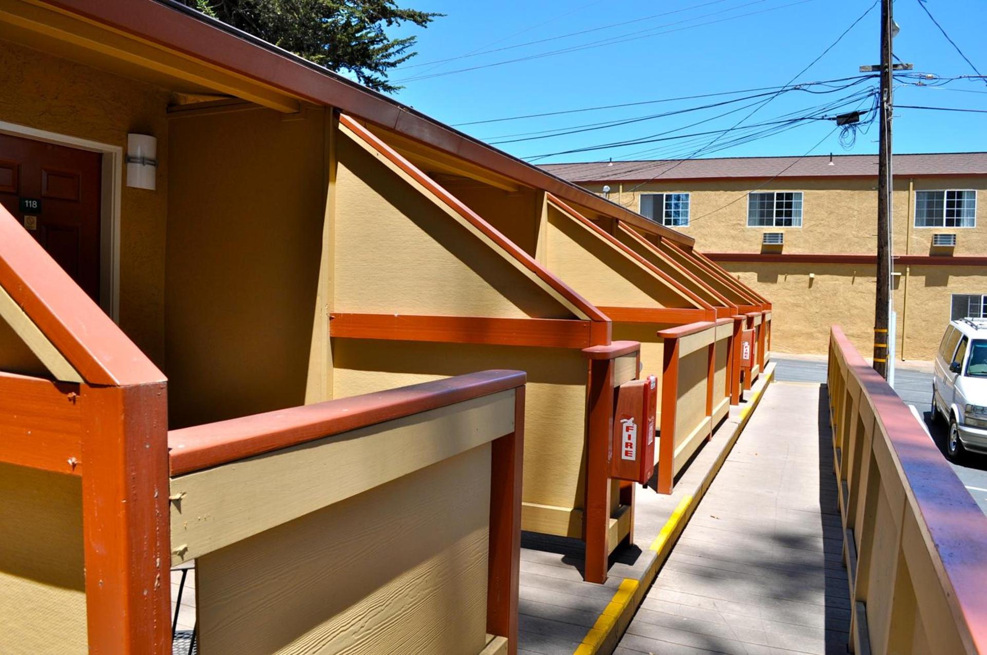 Howard Johnson by Wyndham Santa Cruz photo 42