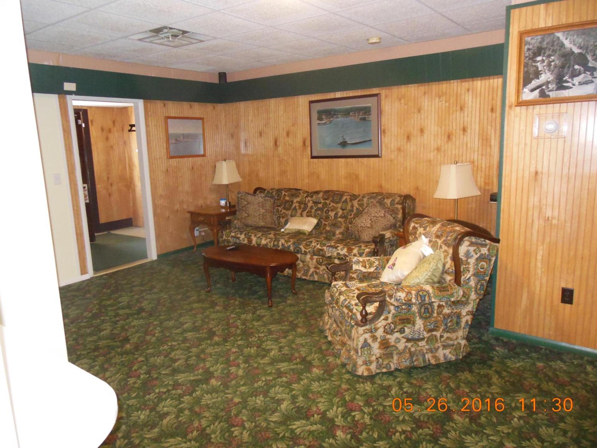 Evergreen Motel photo 23