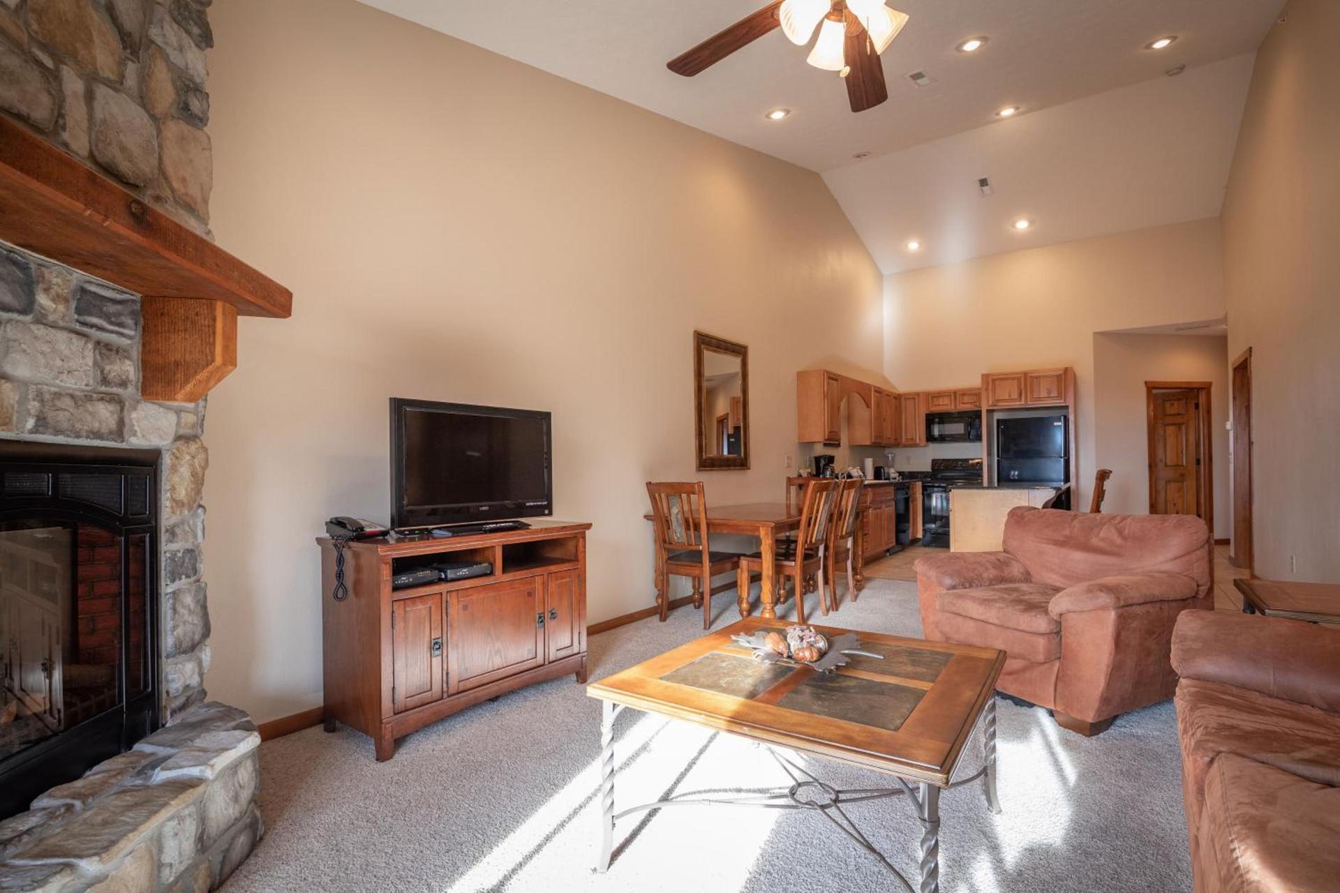 The Lodges at Table Rock photo 31