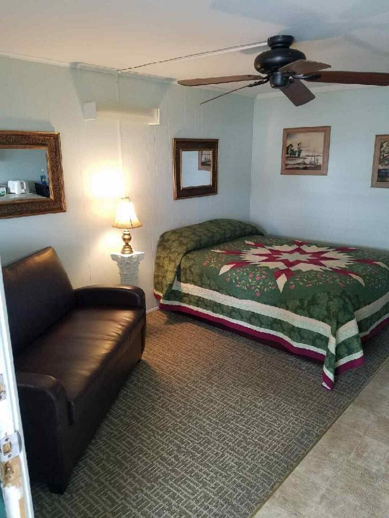 Crosswinds Motel photo 98