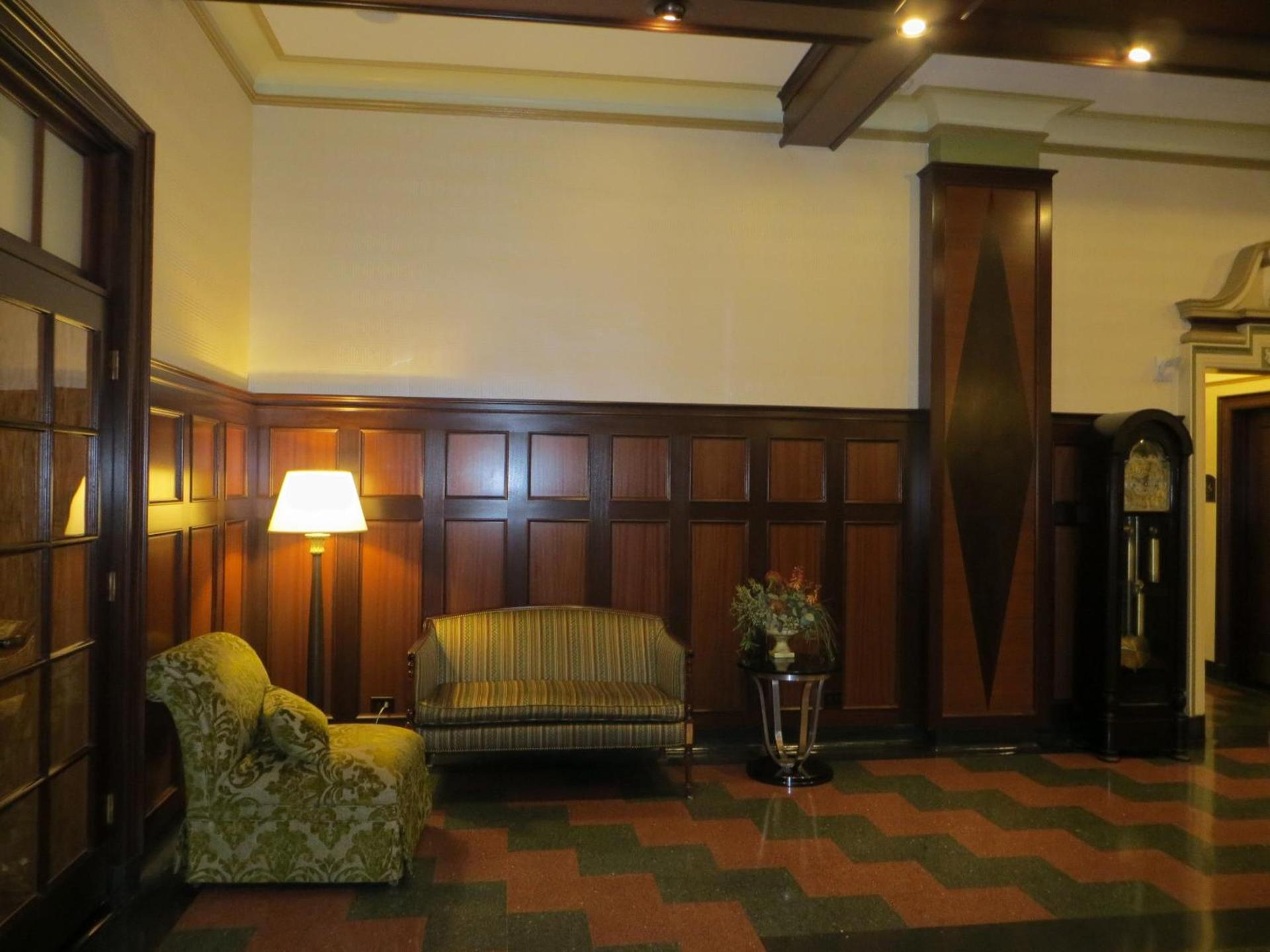Carleton of Oak Park photo 10