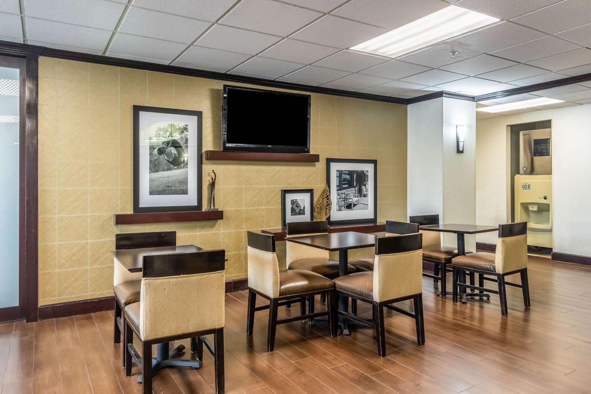 Wingate by Wyndham Conway AR photo 35