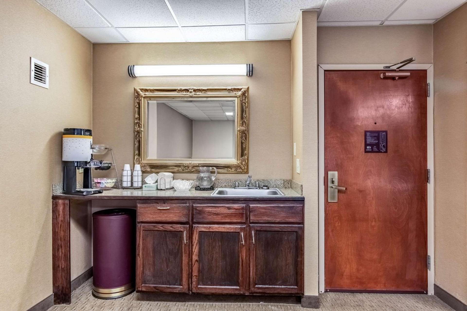 Wingate by Wyndham Conway AR photo 33
