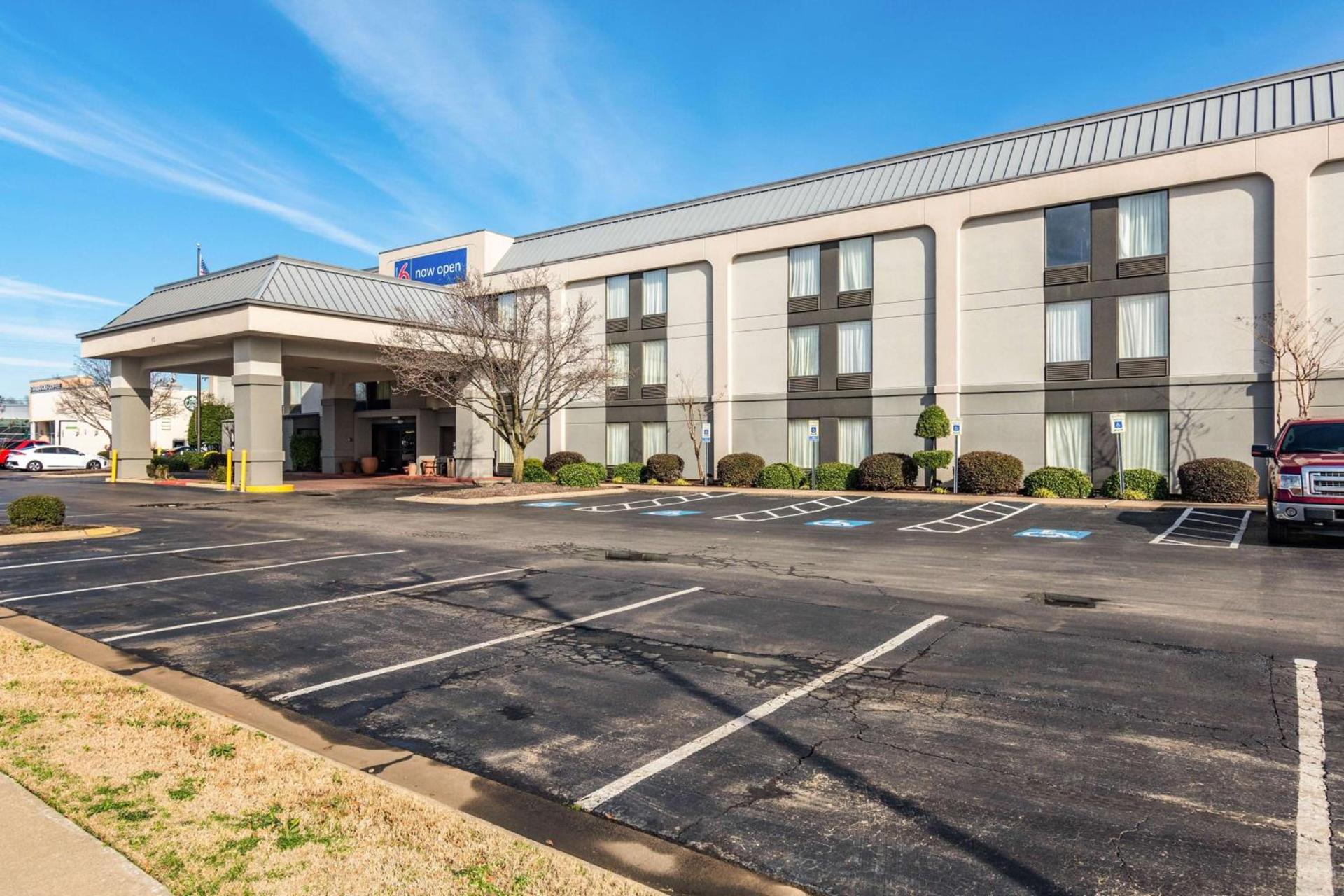 Wingate by Wyndham Conway AR photo 30