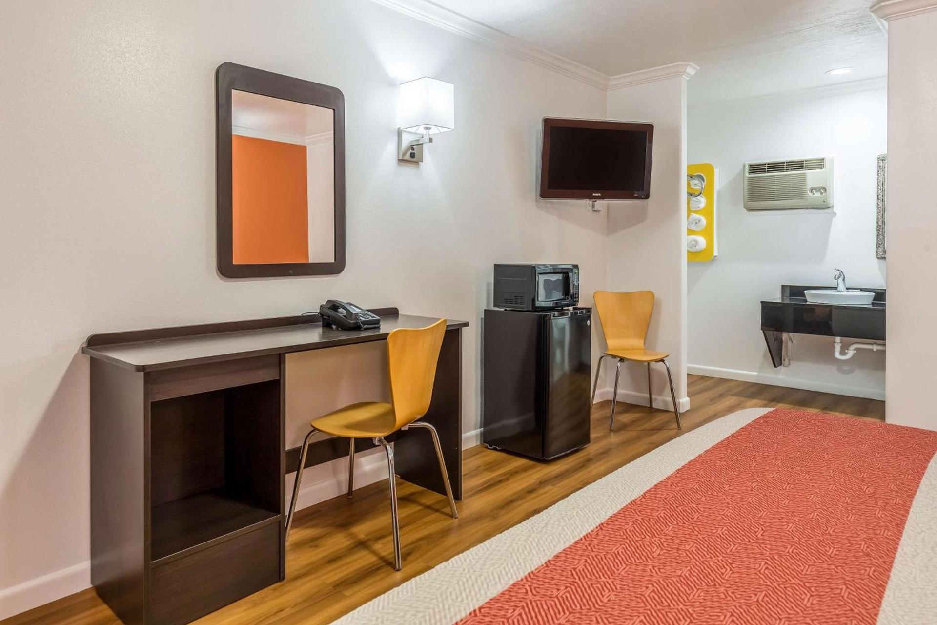 Motel 6 Tremonton, Utah photo 10