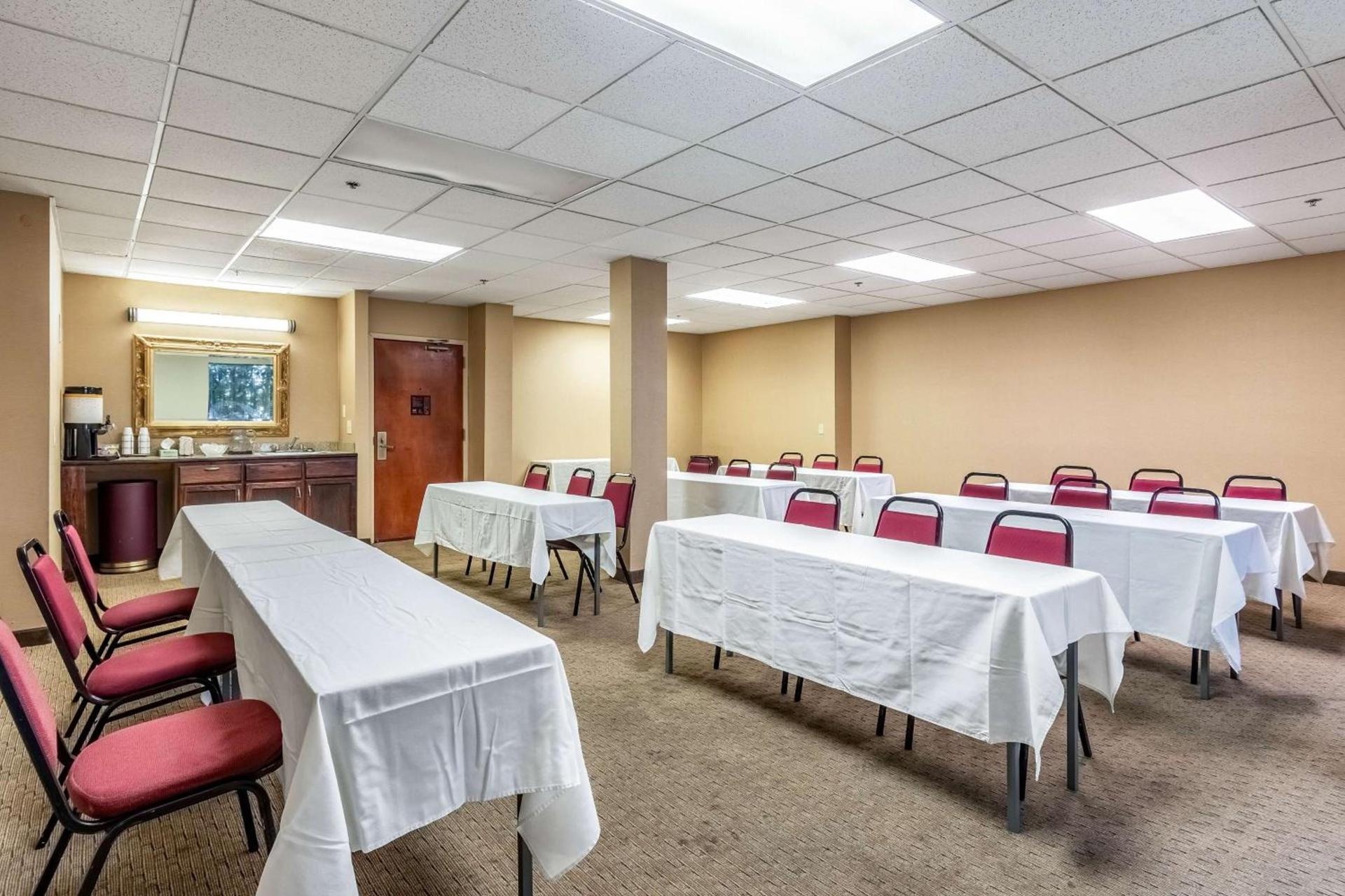 Wingate by Wyndham Conway AR photo 11