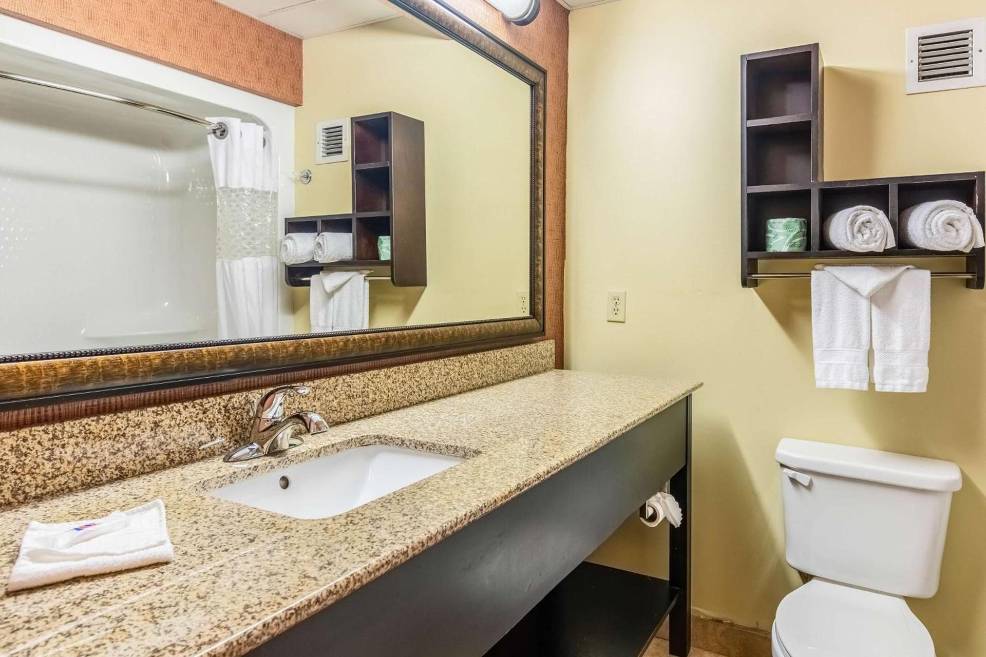 Wingate by Wyndham Conway AR photo 12